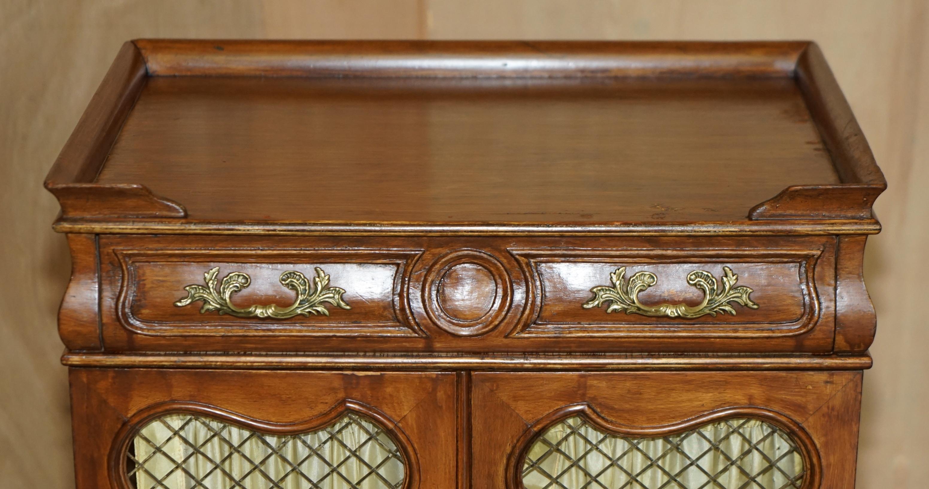 PAIR OF VINTAGE FRENCH WALNUT PIERCED BRASS & SILK SIDE CABINETS WiTH DRAWERS For Sale 11