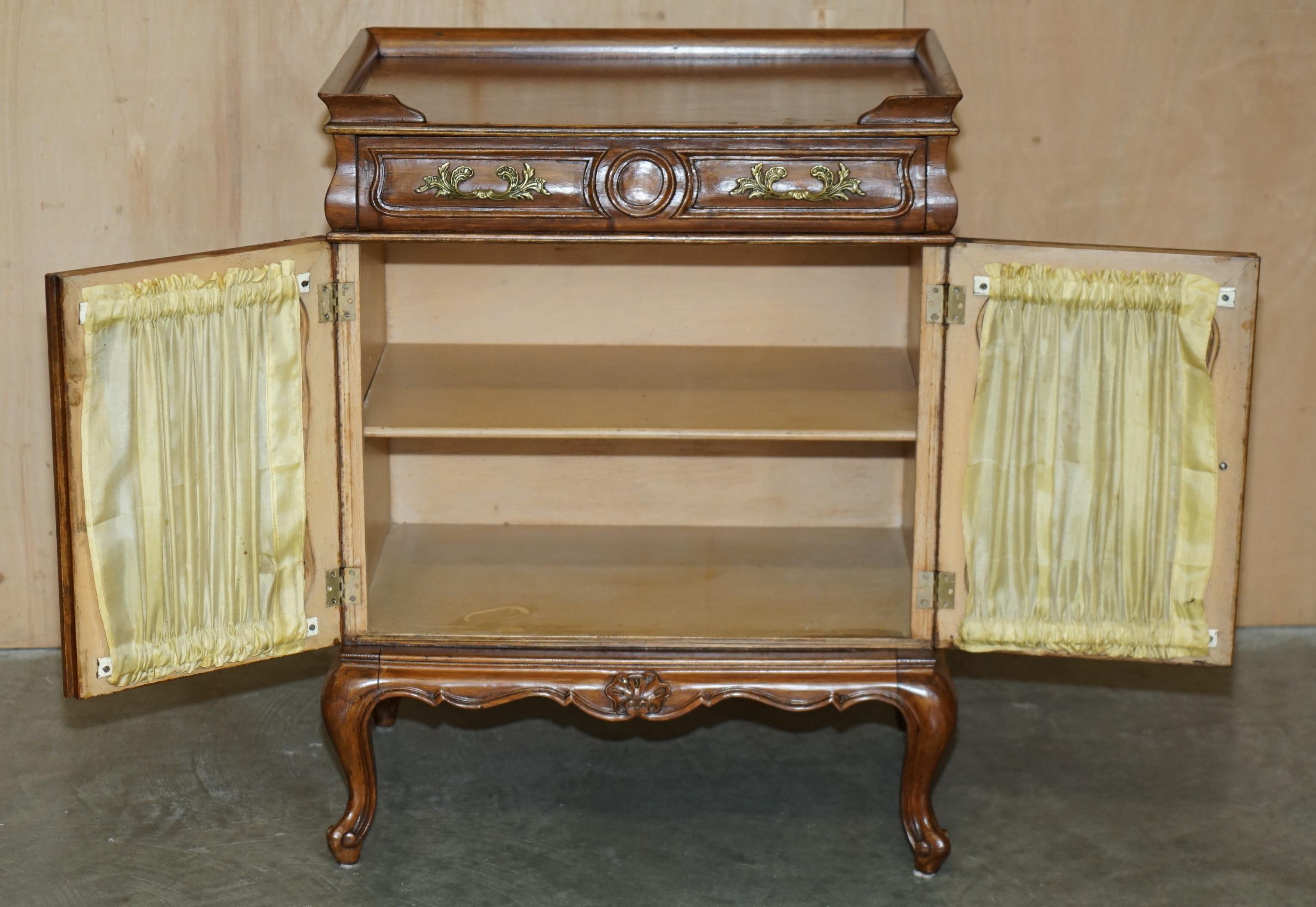 PAIR OF VINTAGE FRENCH WALNUT PIERCED BRASS & SILK SIDE CABINETS WiTH DRAWERS For Sale 12