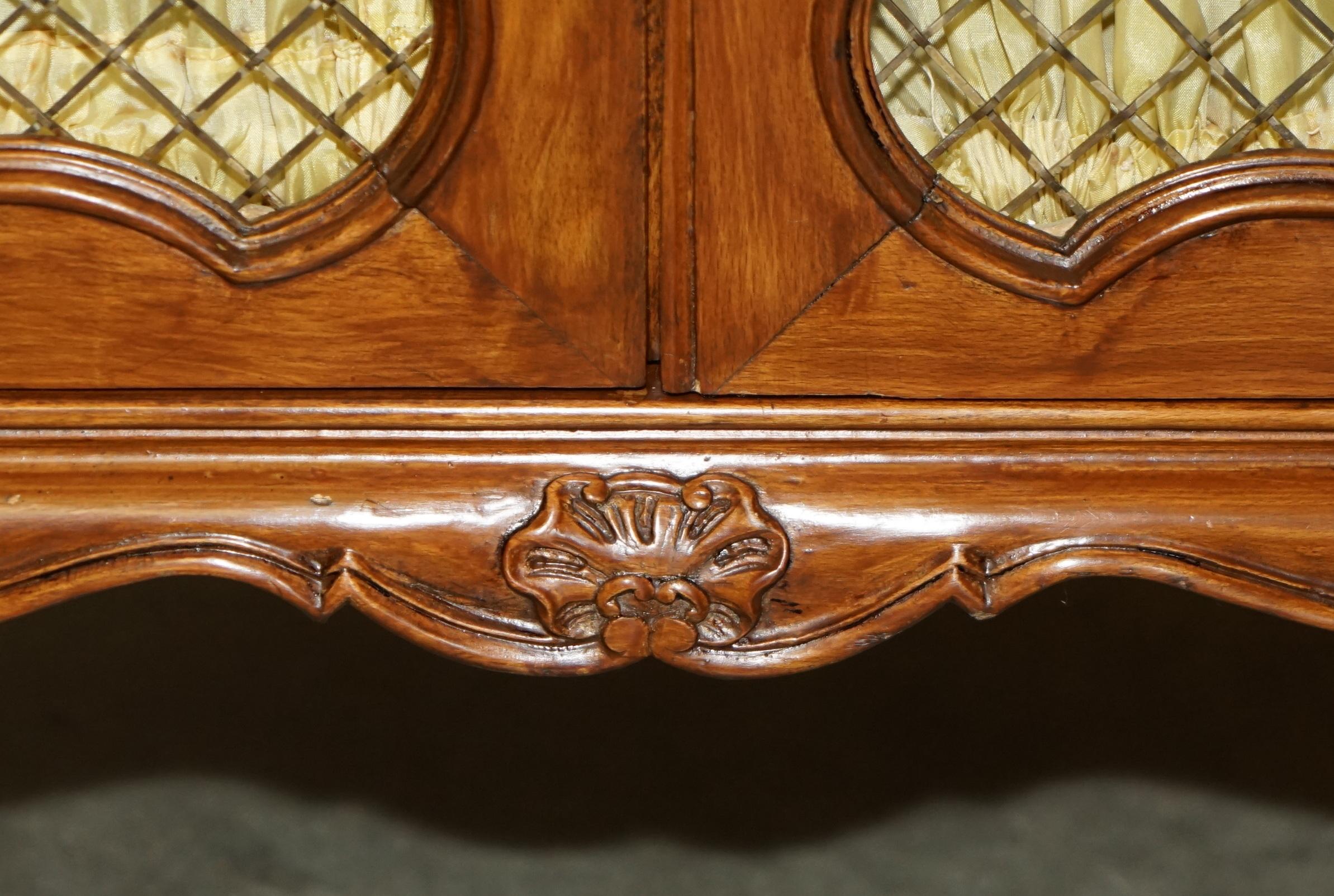 PAIR OF VINTAGE FRENCH WALNUT PIERCED BRASS & SILK SIDE CABINETS WiTH DRAWERS For Sale 1
