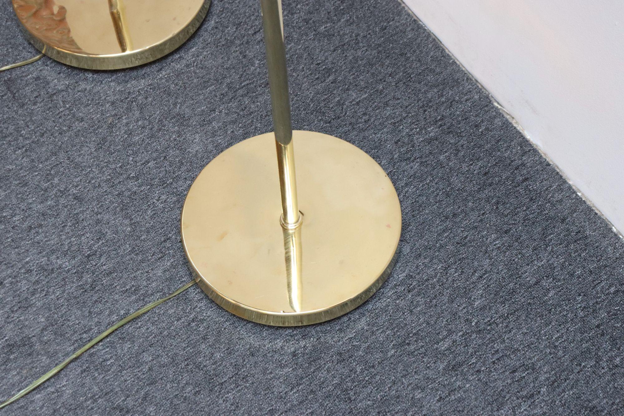 Coppia di lampade da terra vintage completamente regolabili di Chapman in ottone lucido in vendita 5