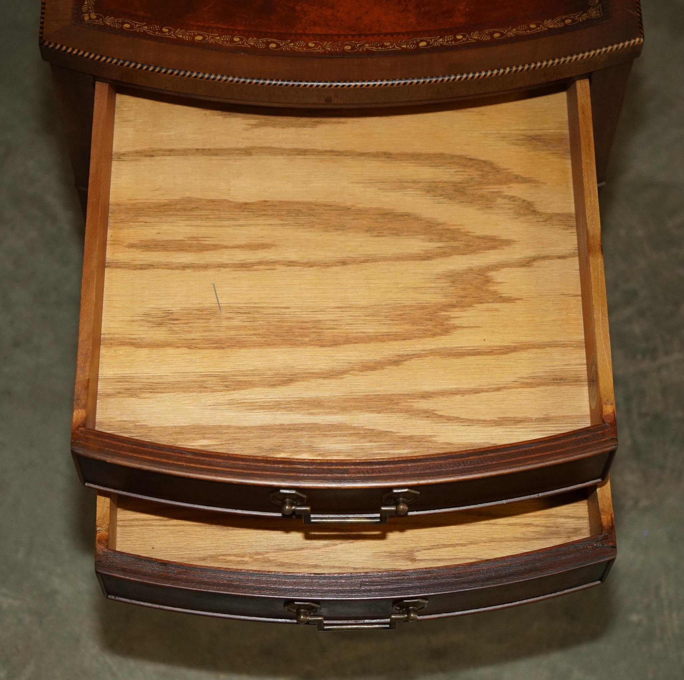 Paire de tables d'appoint GRAND RAPIDS MICH BROWN LEATHER SIDE LAMP pleinement STAMPED en vente 7