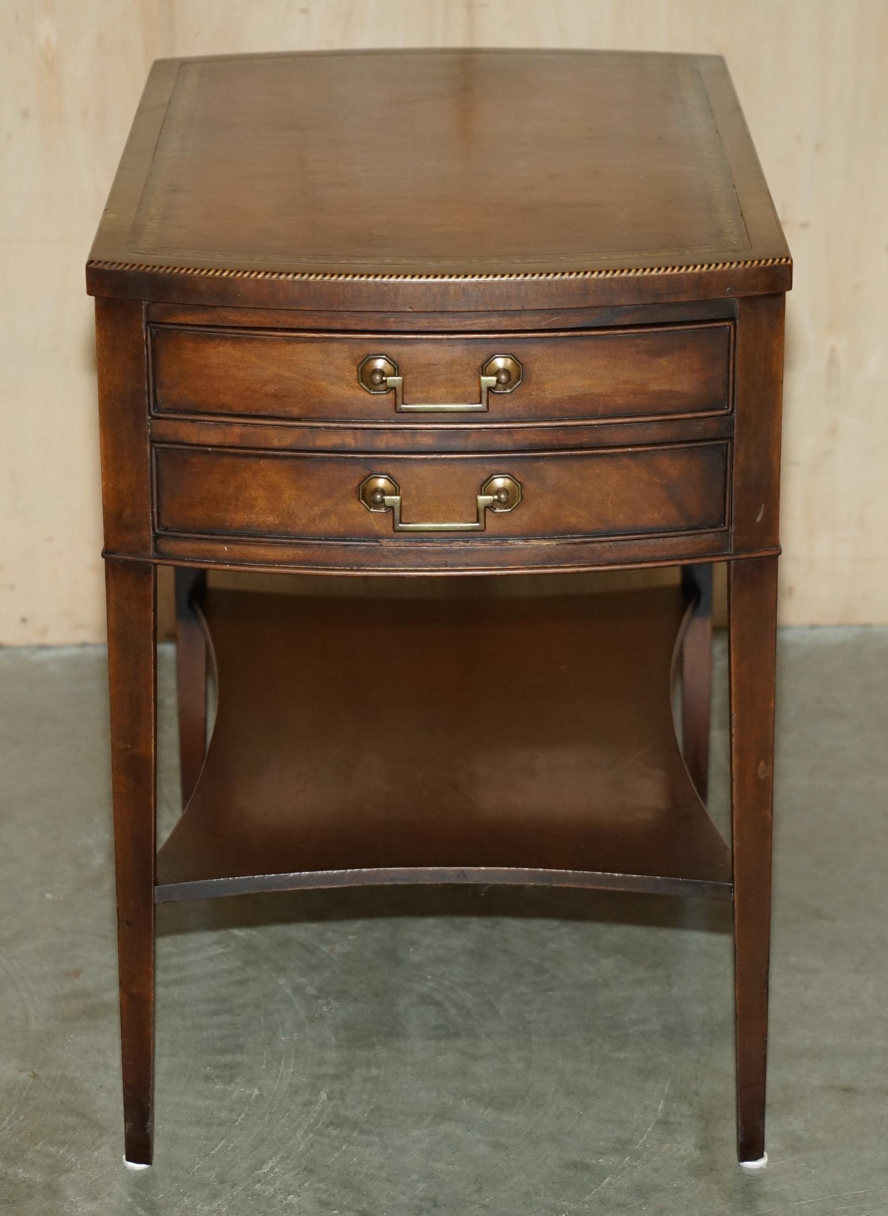 Paire de tables d'appoint GRAND RAPIDS MICH BROWN LEATHER SIDE LAMP pleinement STAMPED en vente 9