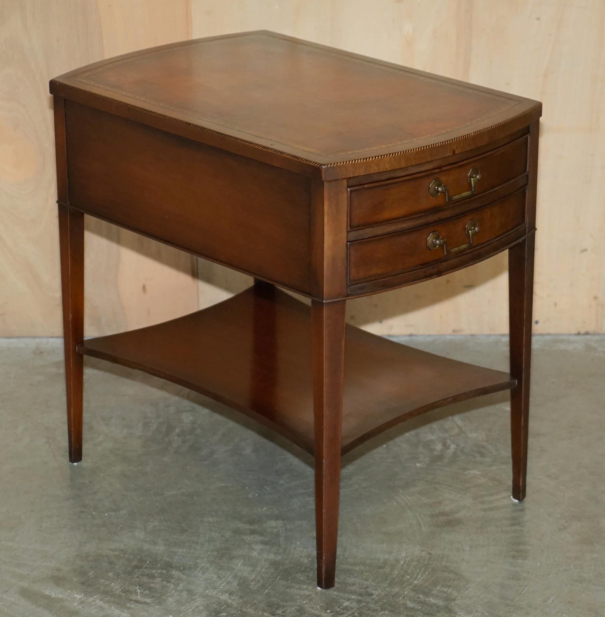 Paire de tables d'appoint GRAND RAPIDS MICH BROWN LEATHER SIDE LAMP pleinement STAMPED Bon état - En vente à West Sussex, Pulborough