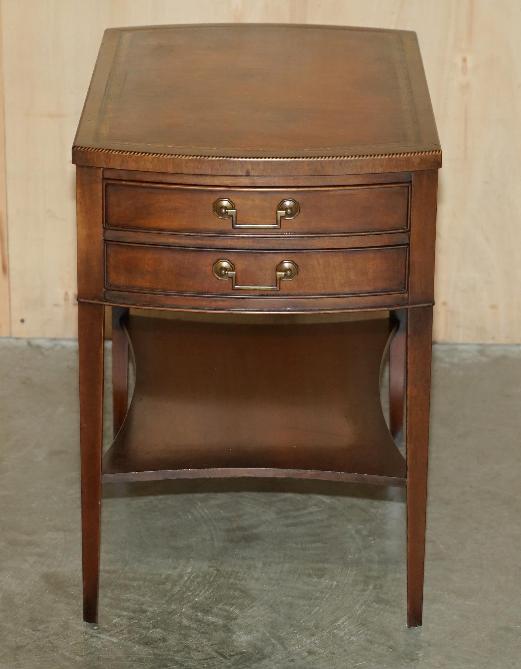 20ième siècle Paire de tables d'appoint GRAND RAPIDS MICH BROWN LEATHER SIDE LAMP pleinement STAMPED en vente