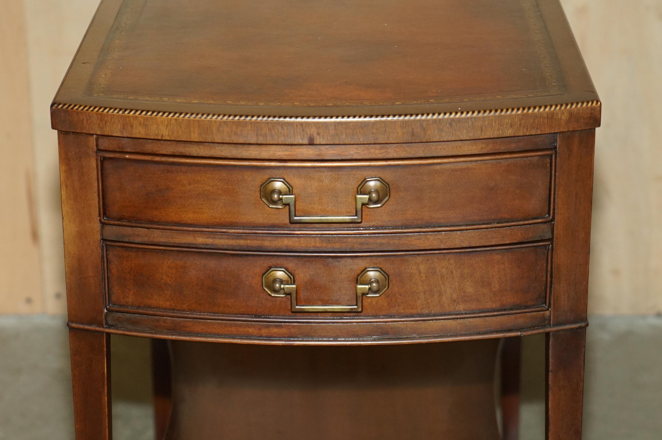 Cuir Paire de tables d'appoint GRAND RAPIDS MICH BROWN LEATHER SIDE LAMP pleinement STAMPED en vente