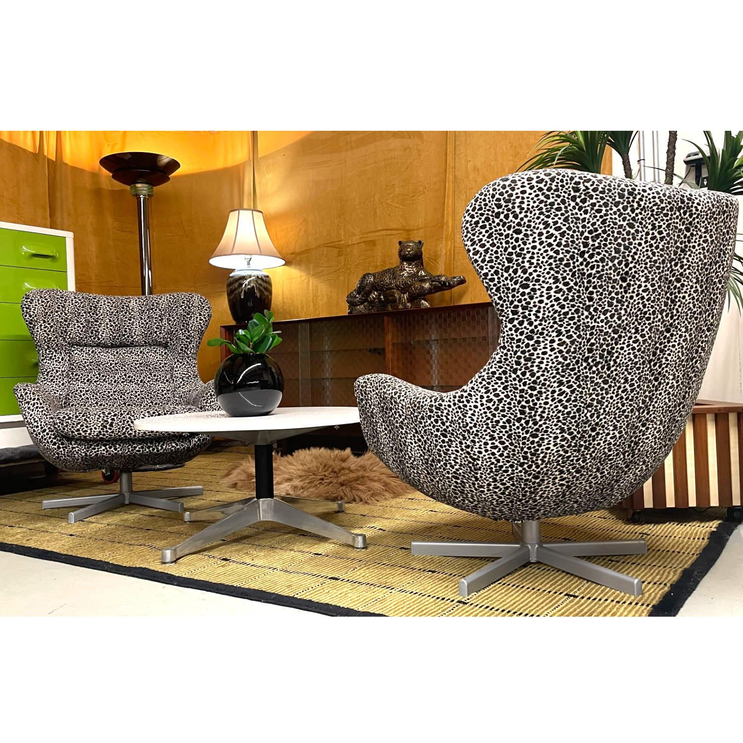 Pair of Vintage Fuzzy Leopard Arne Jacobsen Egg Chair Style Swivel Chairs In Good Condition For Sale In Chattanooga, TN