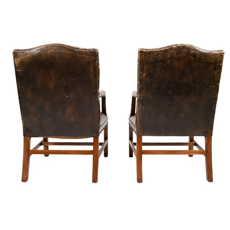 Pair of Vintage Georgian Patinated Leather Tufted Arm Chairs In Good Condition For Sale In Locust Valley, NY