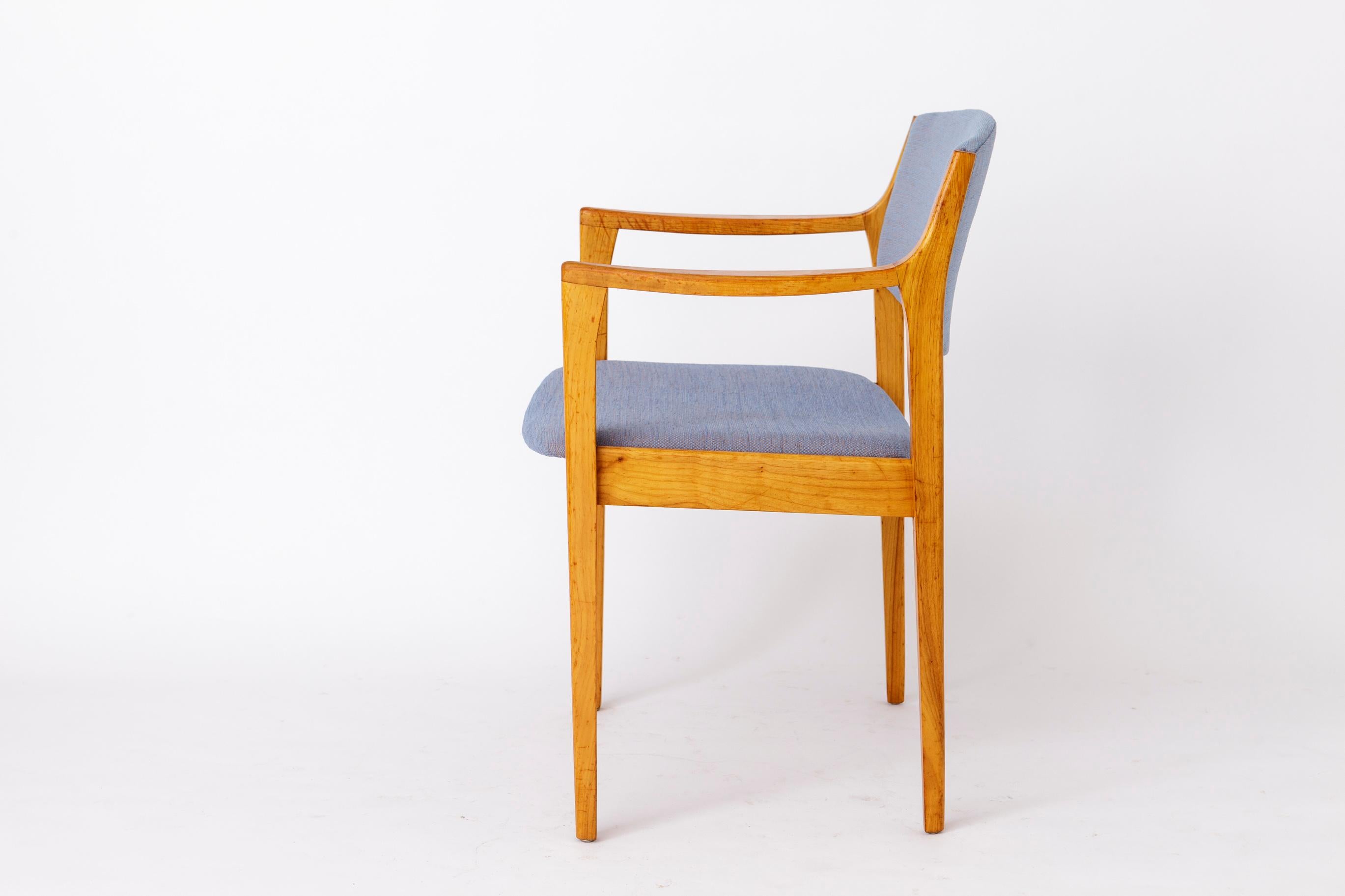 Pair of Vintage German Armchairs  1960s Refurbished & Reupholstered In Good Condition For Sale In Hannover, DE