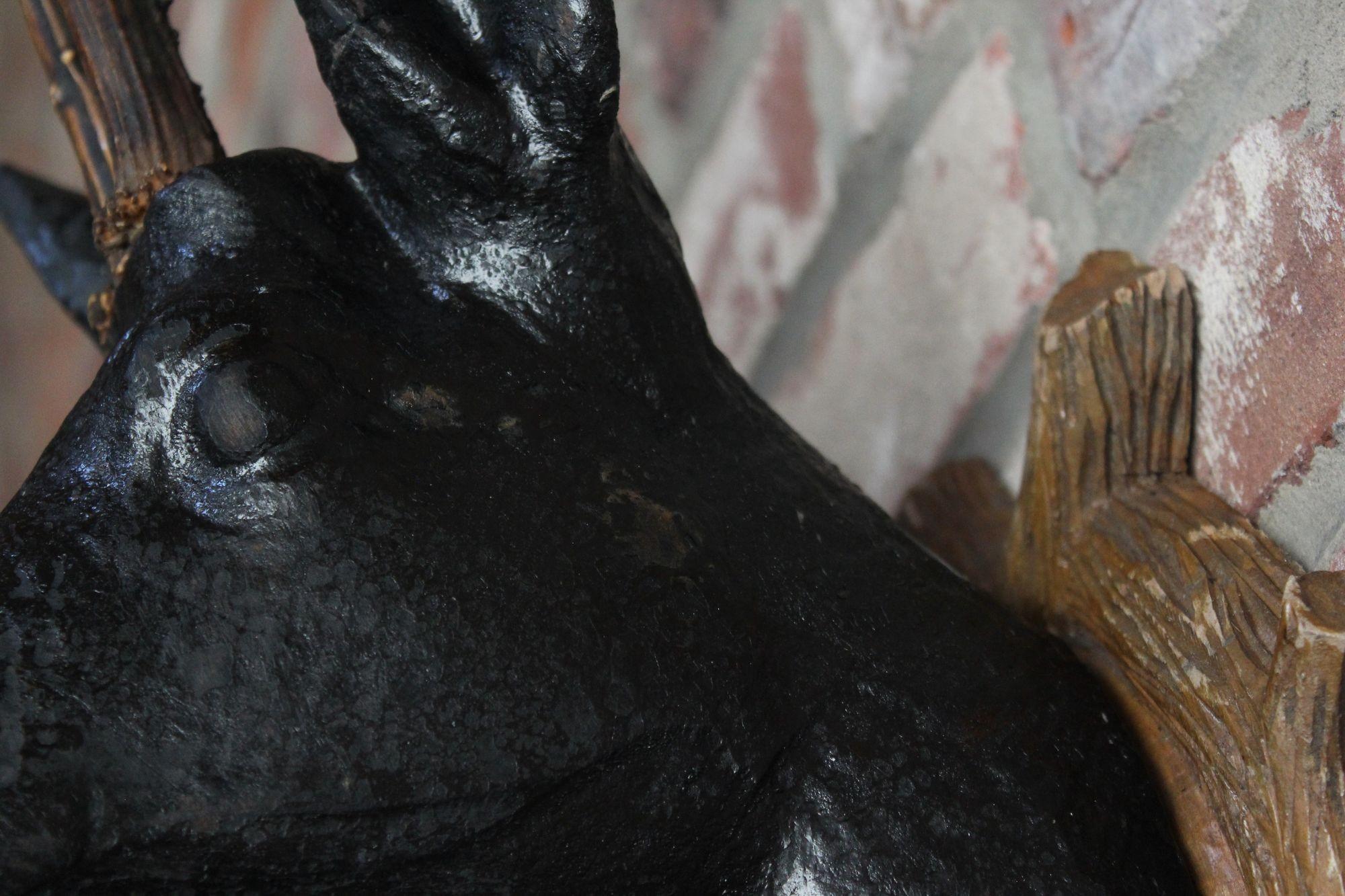 Paire de sculptures murales anciennes allemandes en bois sculpté de cerfs montés en Black Forest en vente 3