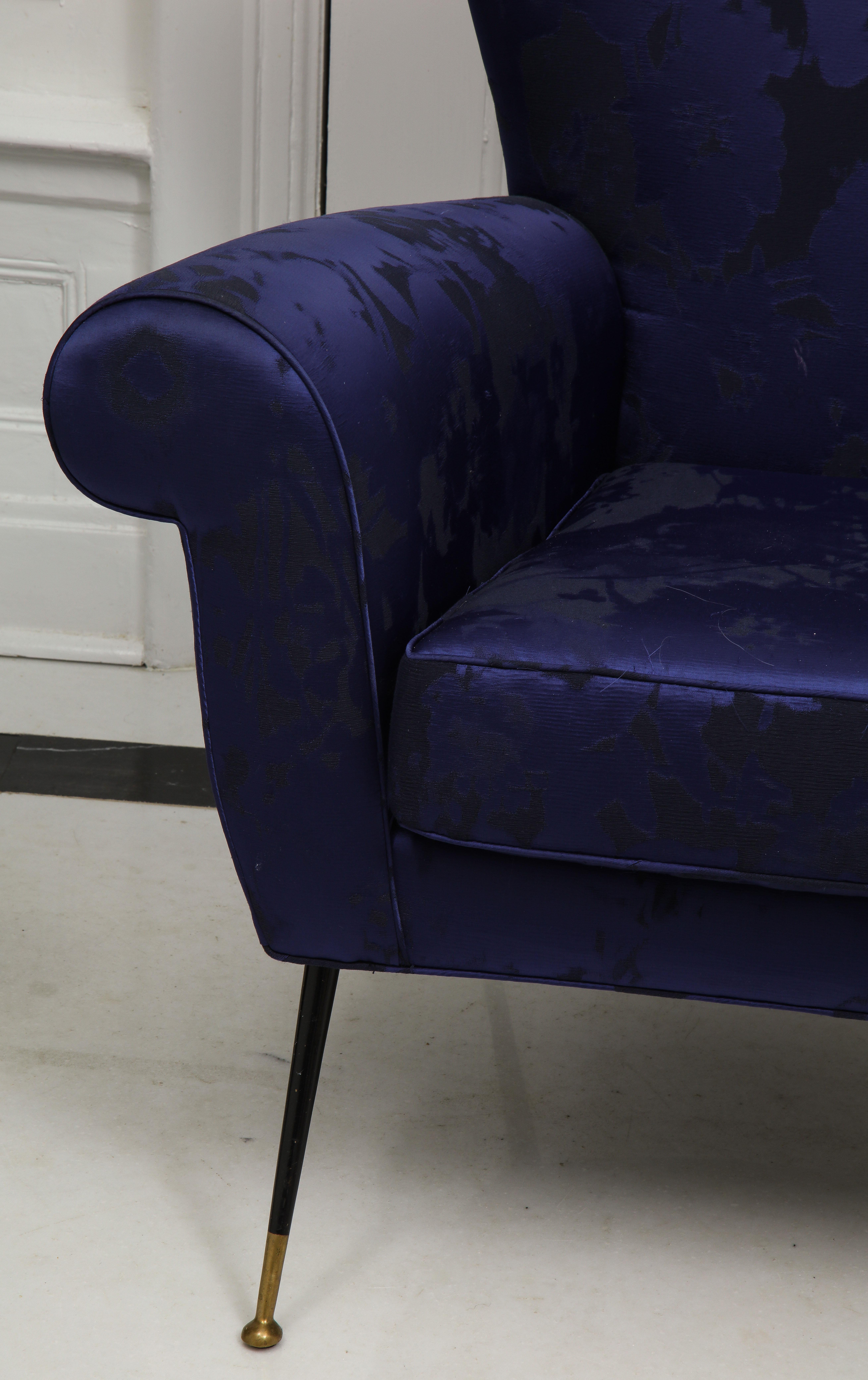 Pair of Vintage Gigi Radice Italian Armchairs in Ultramarine Upholstery For Sale 3