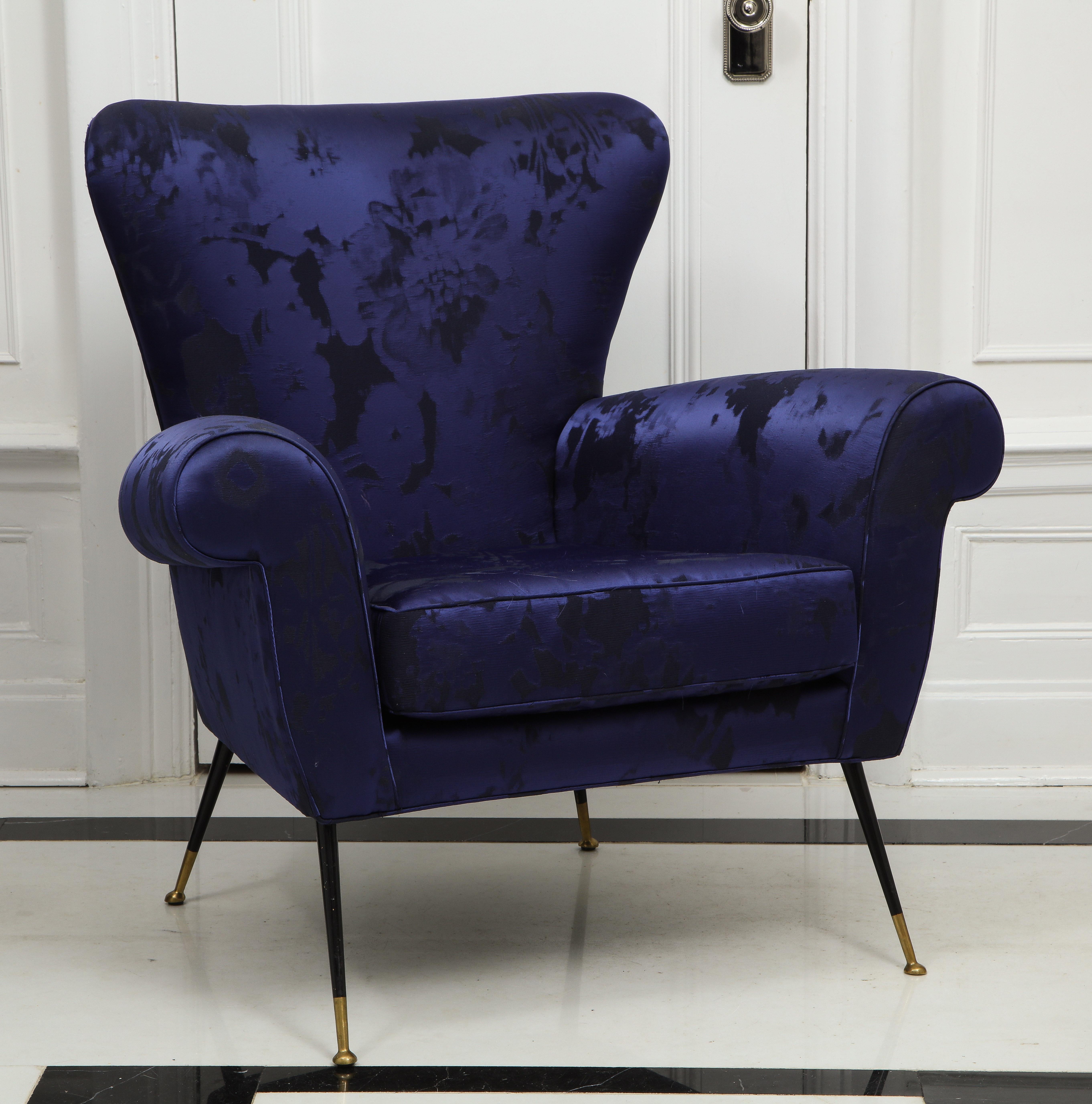 Pair of Vintage Gigi Radice Italian Armchairs in Ultramarine Upholstery In Good Condition For Sale In New York, NY