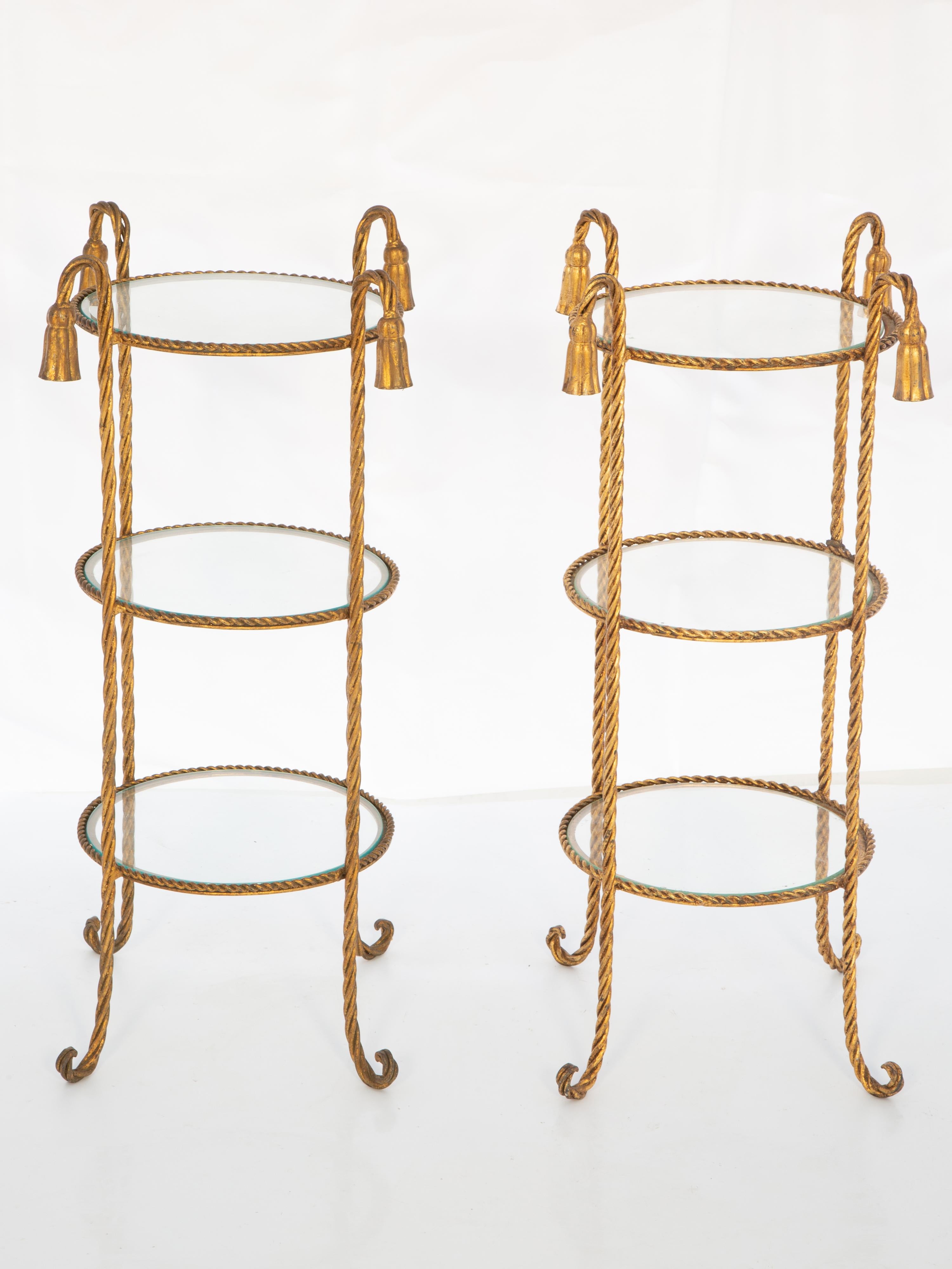 Hollywood Regency Coppia di supporti per corde e nappe in ferro dorato d'epoca in vendita