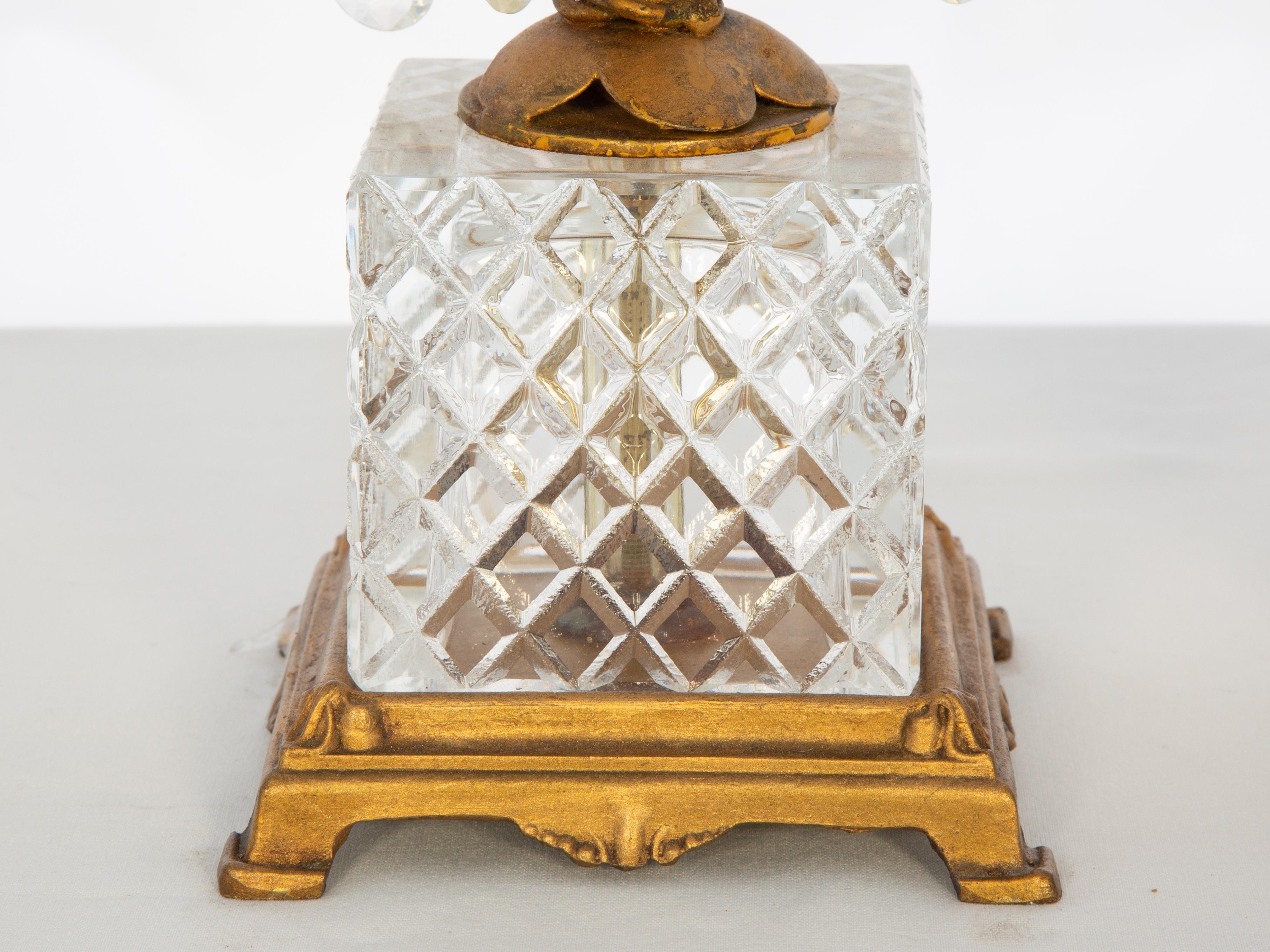 Hollywood Regency Coppia di lampade dorate d'epoca in legno di palma con accenti di cristallo in vendita