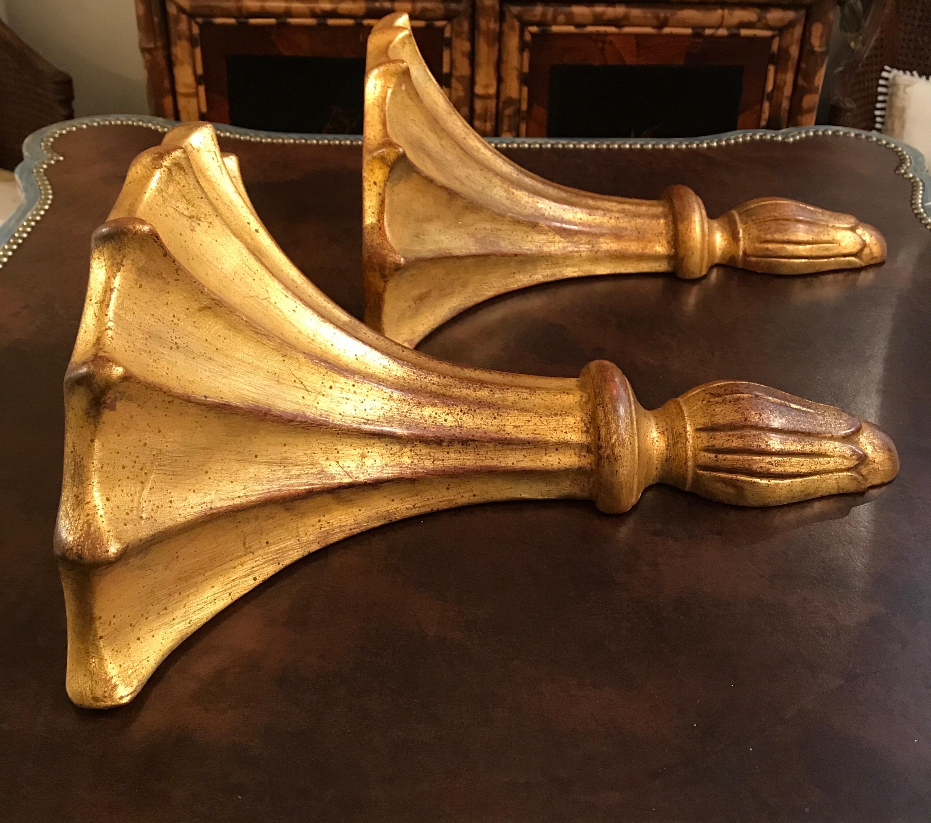Pair of Vintage Gilded Wood Italian Wall Brackets In Good Condition For Sale In West Palm Beach, FL