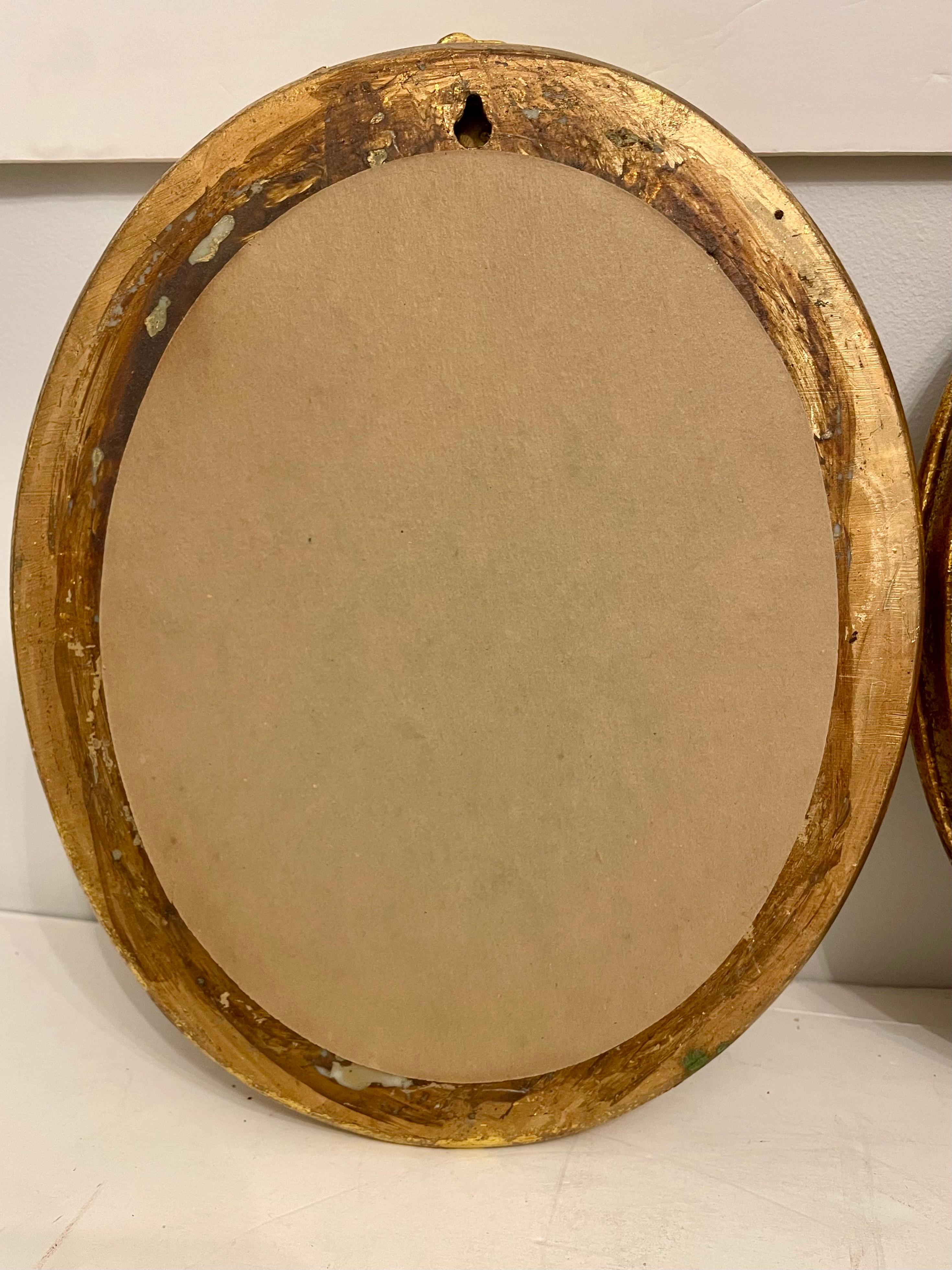XX secolo Coppia di specchi dorati d'epoca con arco in vendita