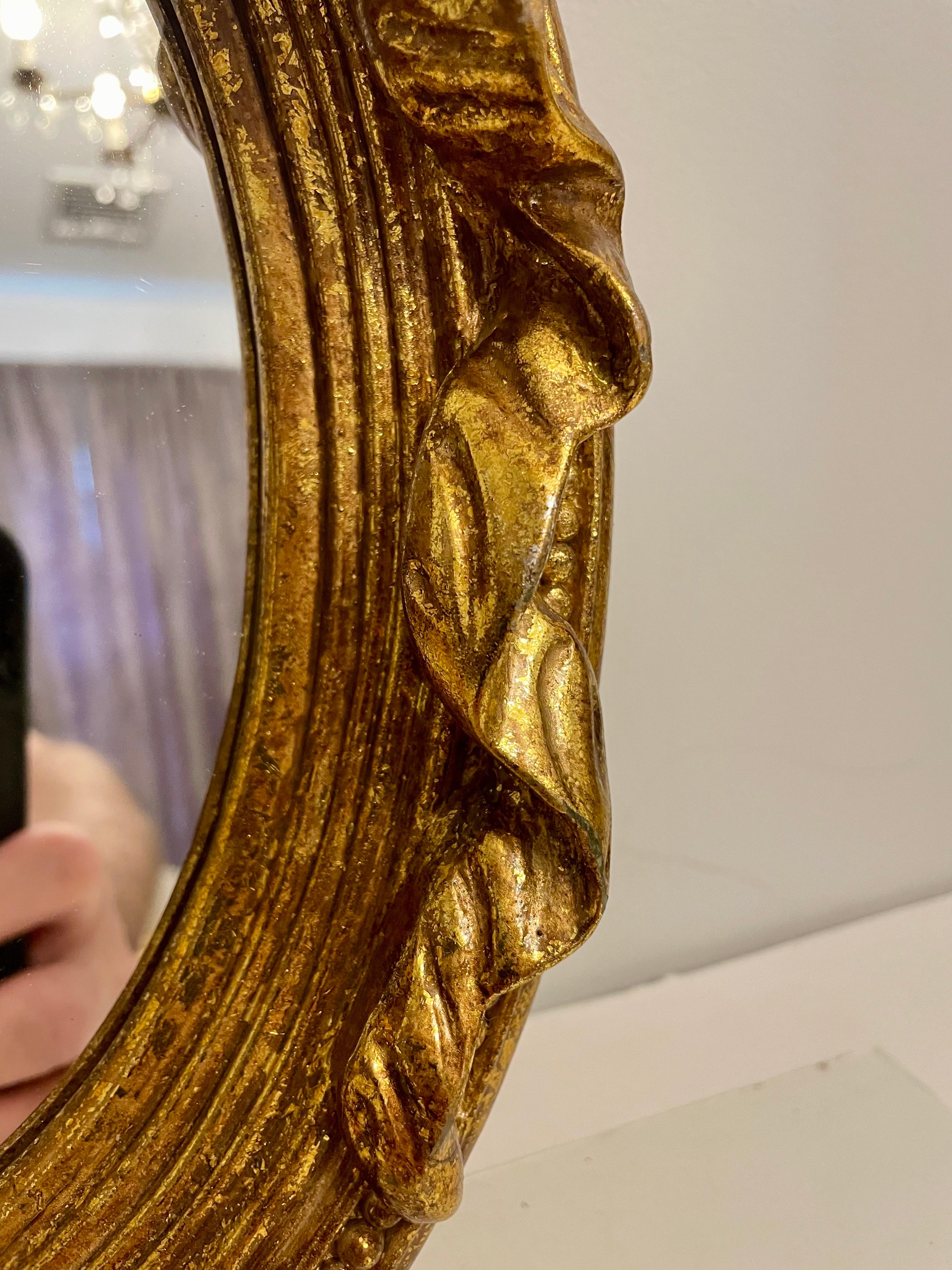 Specchio Coppia di specchi dorati d'epoca con arco in vendita