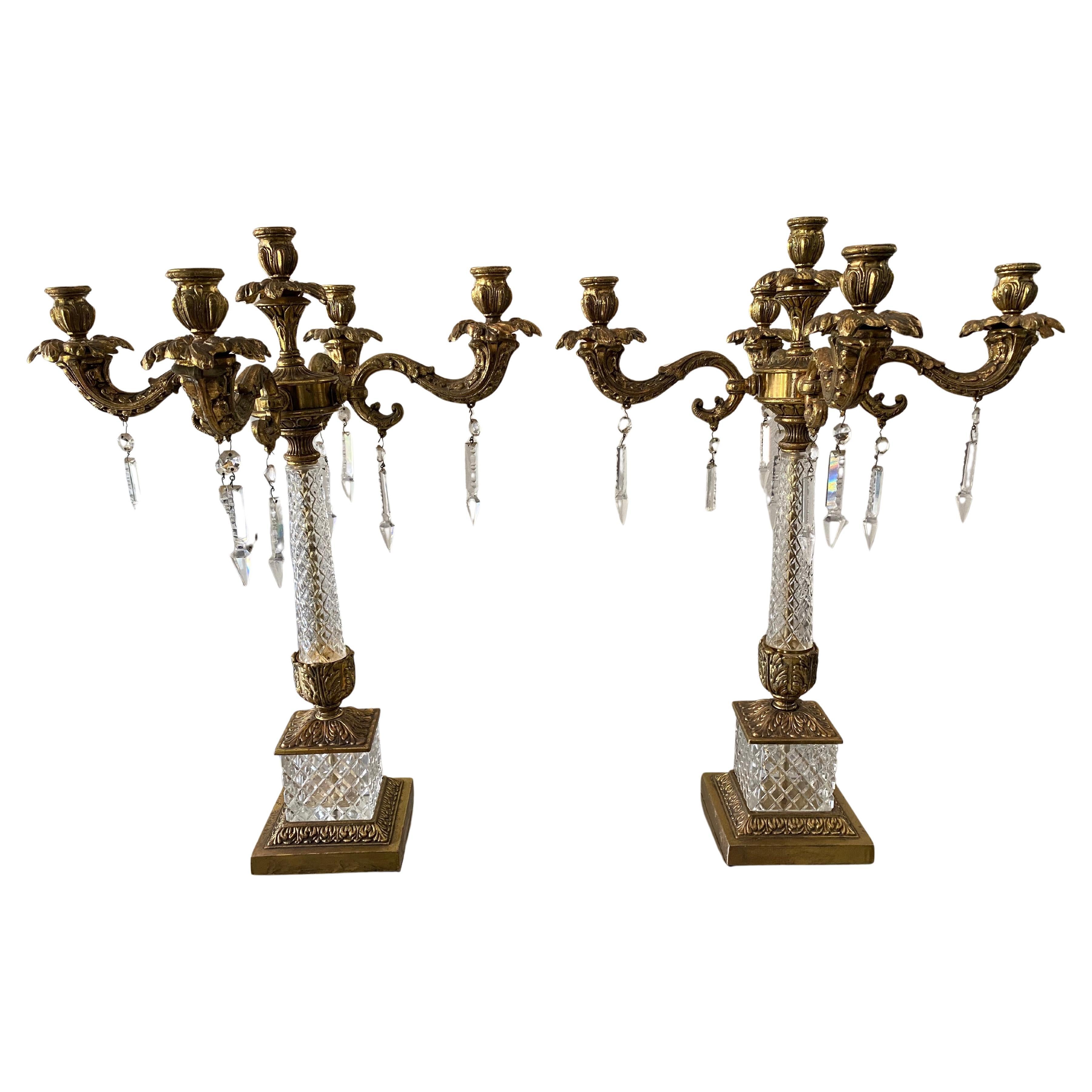 Paire de chandeliers vintage en bronze doré et cristal taillé à cinq branches