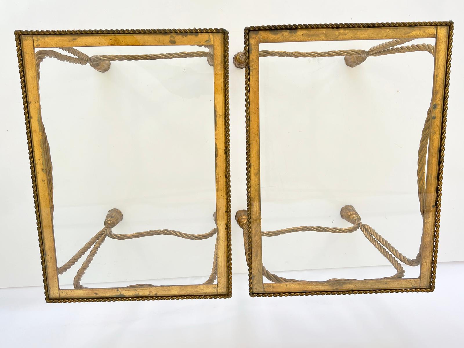 Paar Vintage-Beistelltische aus vergoldetem Metall mit Seil und Quasten (Italienisch) im Angebot