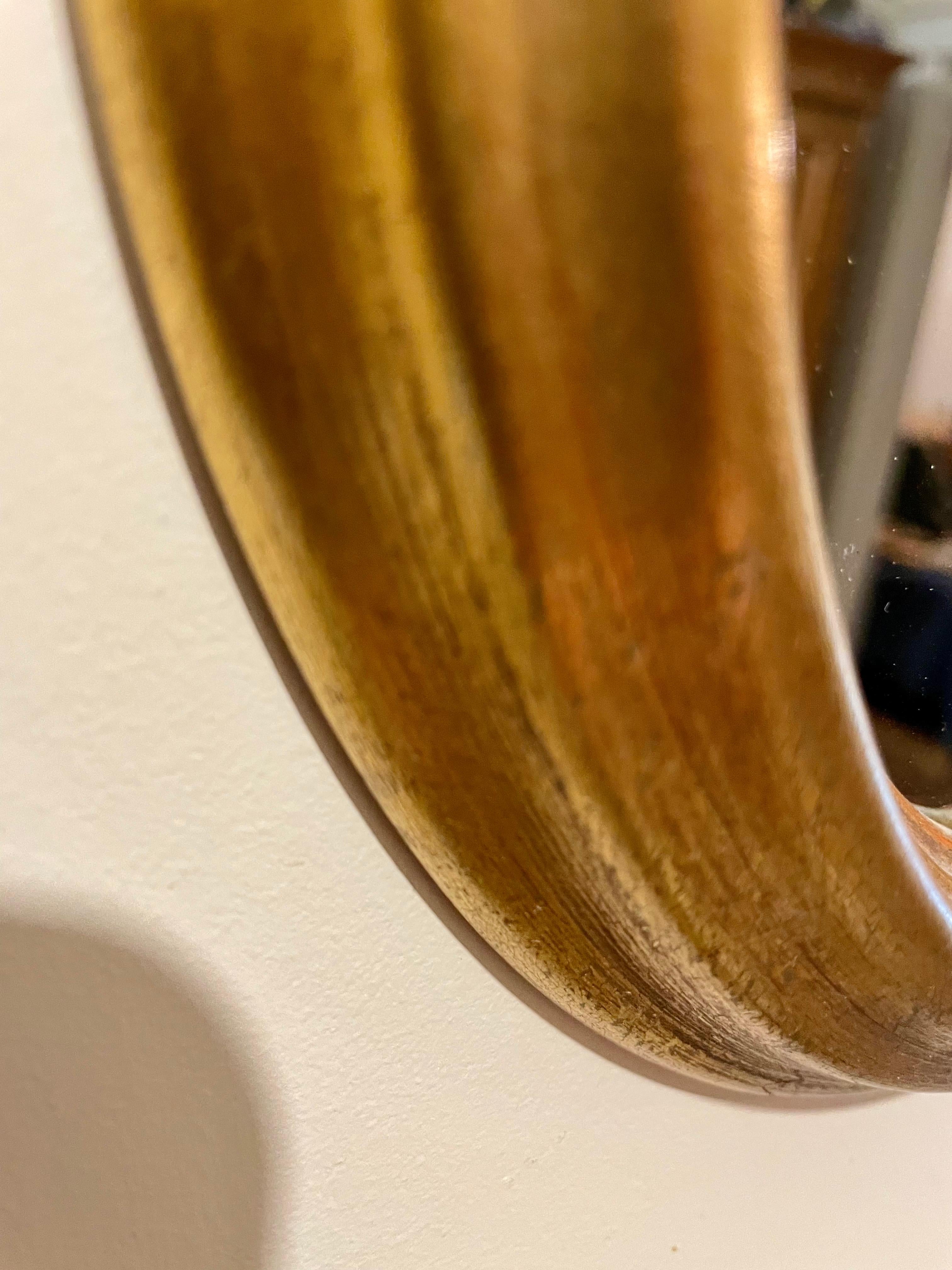 Paire de miroirs italiens ovales dorés vintage en vente 3