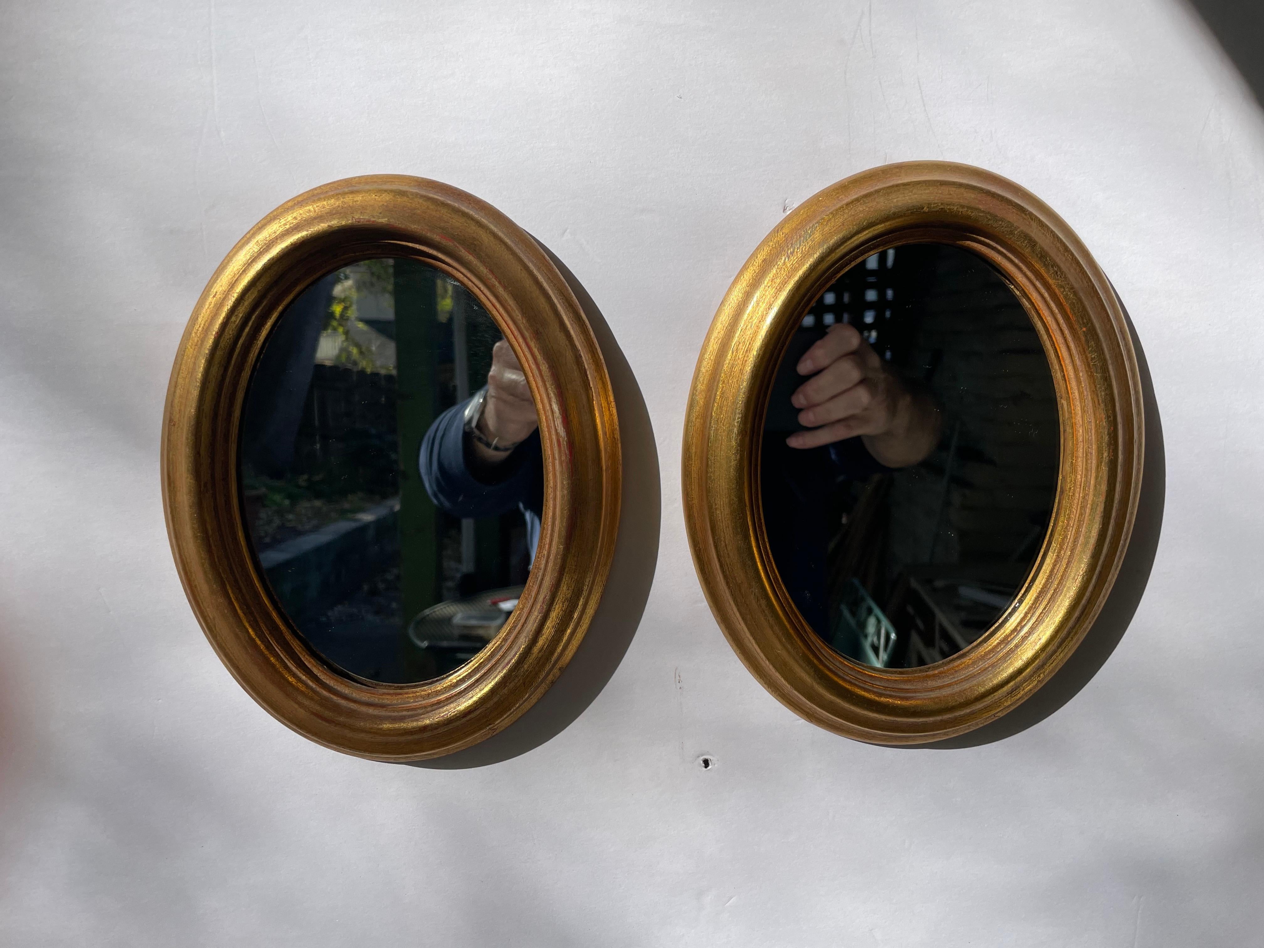 Paire de miroirs italiens ovales dorés vintage 5