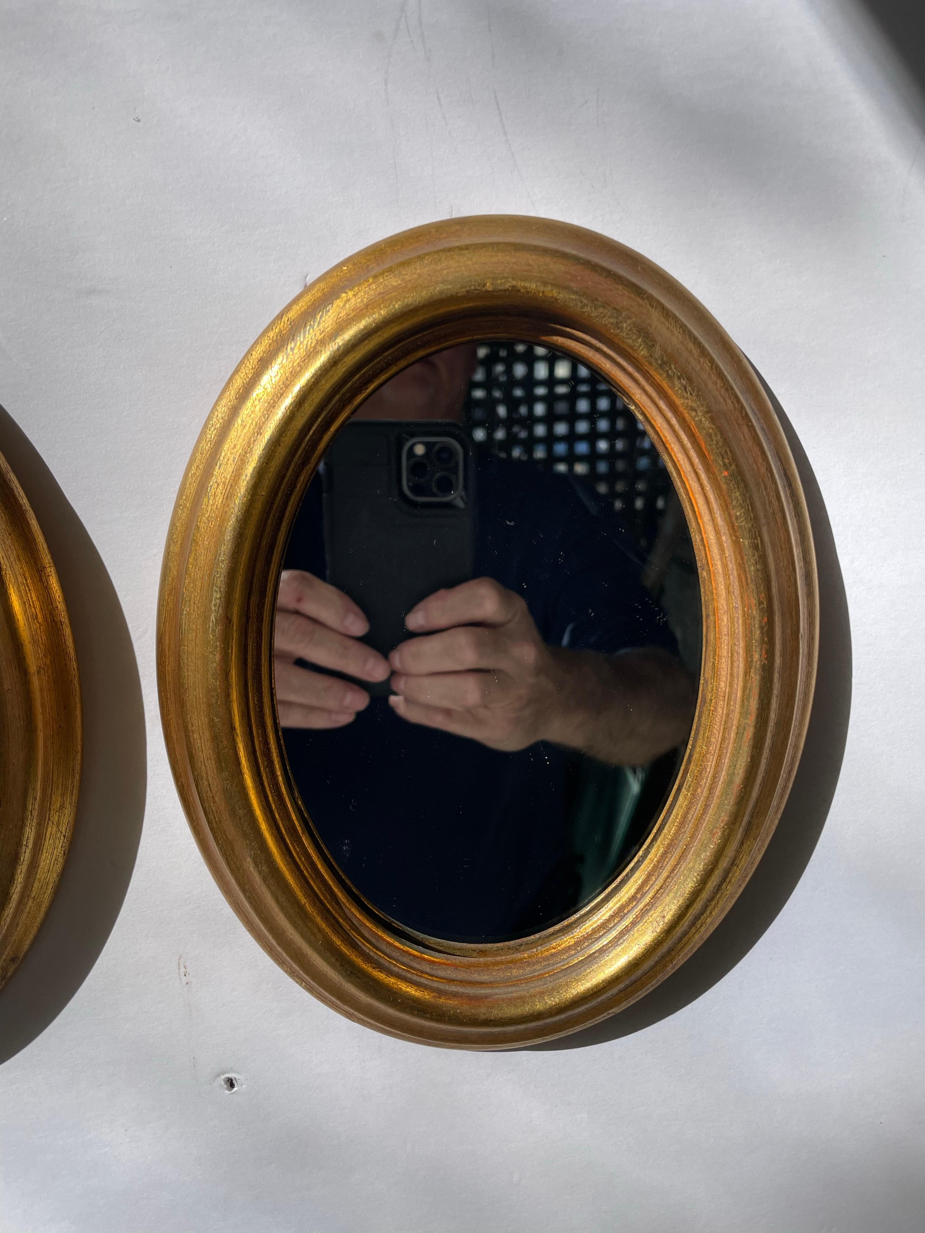 Paire de miroirs italiens ovales dorés vintage 7