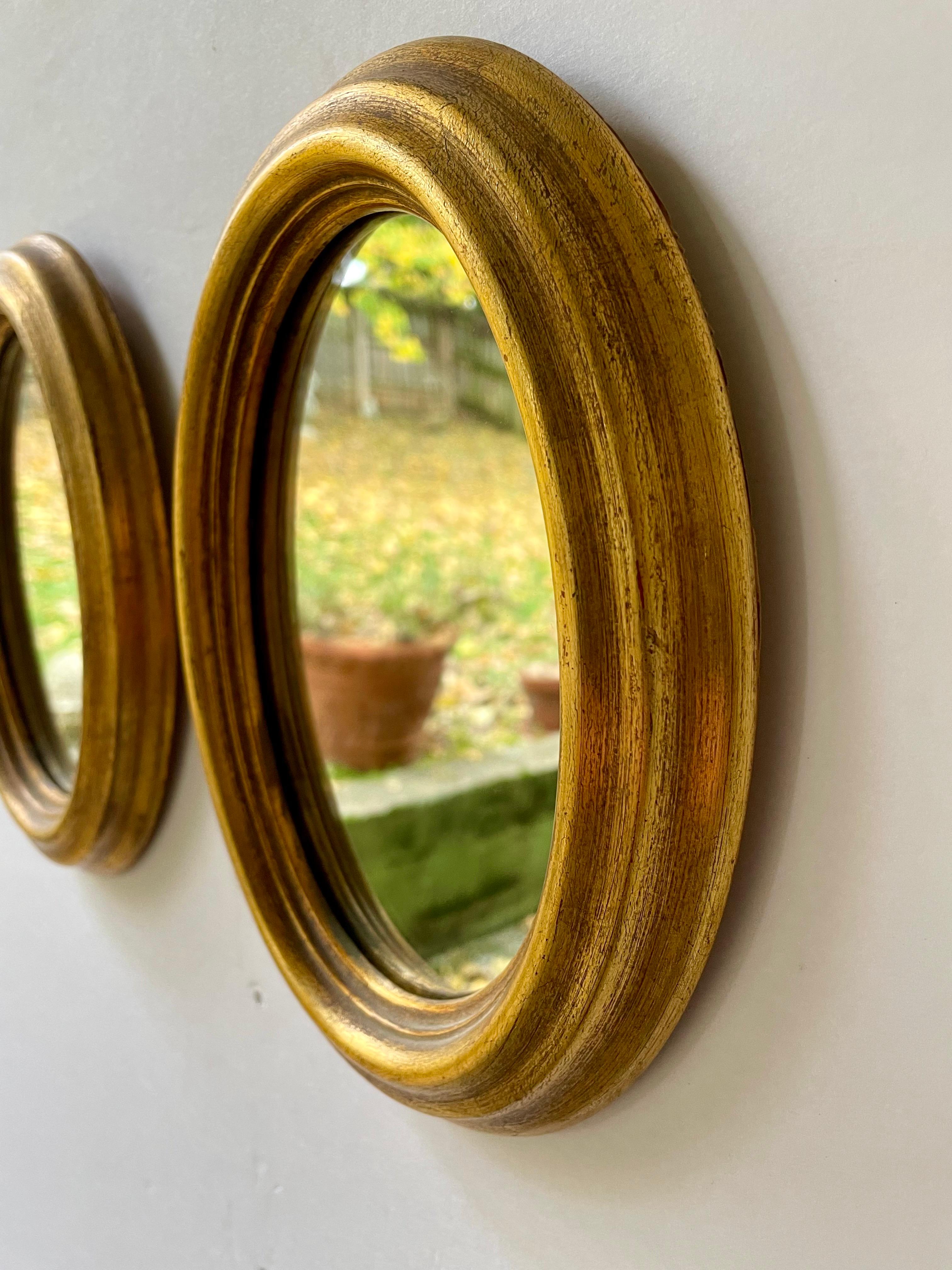 Hollywood Regency Paire de miroirs italiens ovales dorés vintage