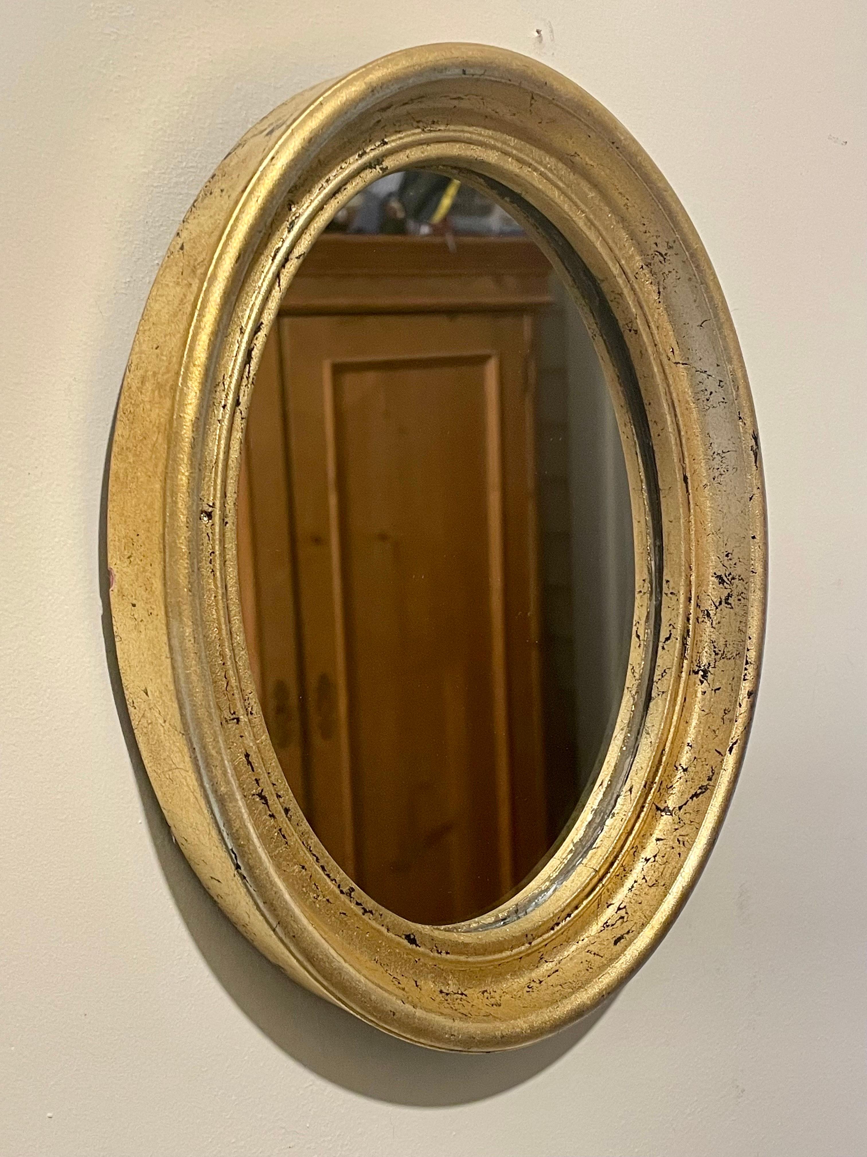 Paar vergoldete ovale italienische Vintage-Spiegel (Italienisch) im Angebot