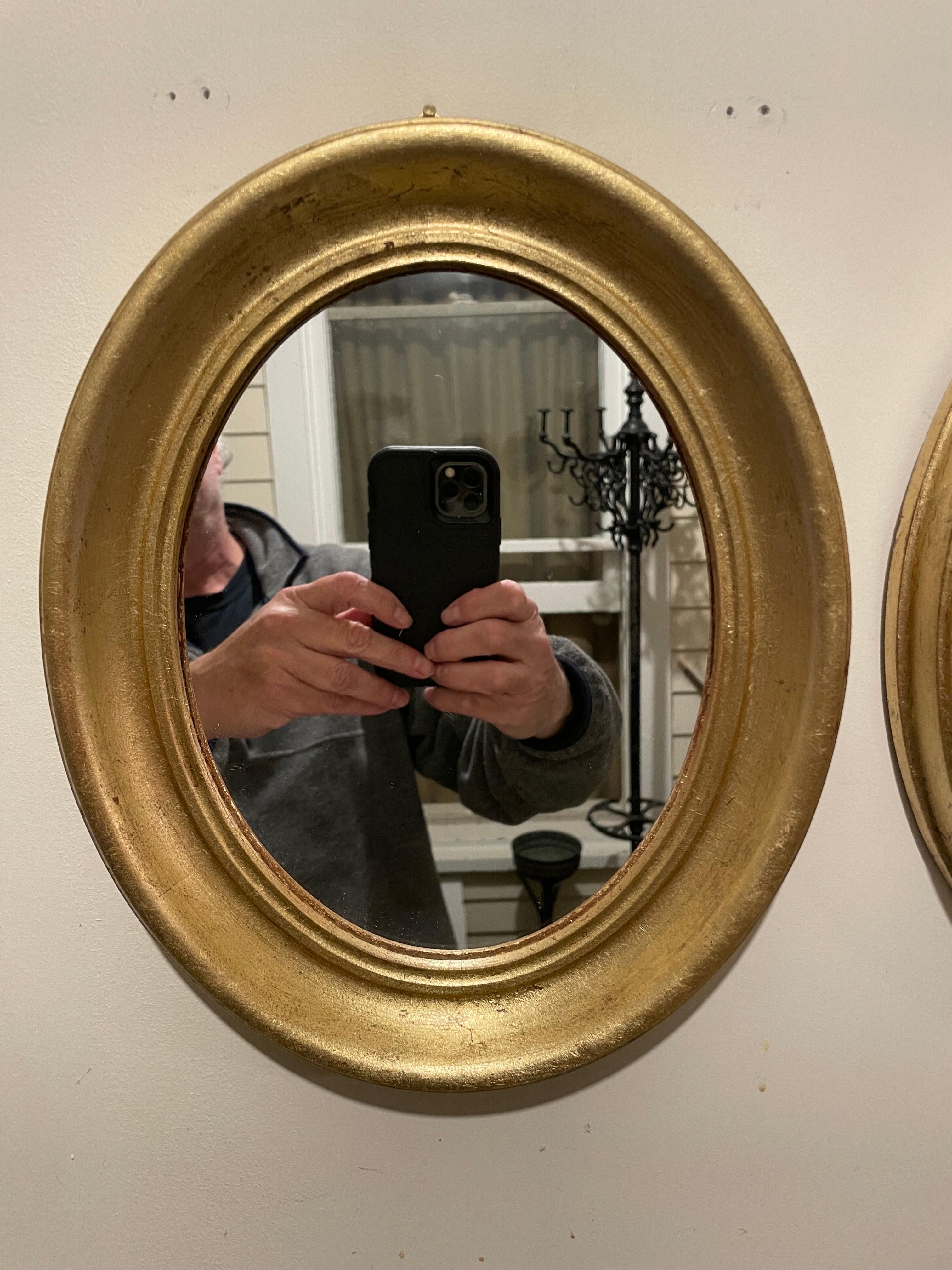 Pair of Vintage Gilt Oval Italian Mirrors In Good Condition For Sale In New York, NY