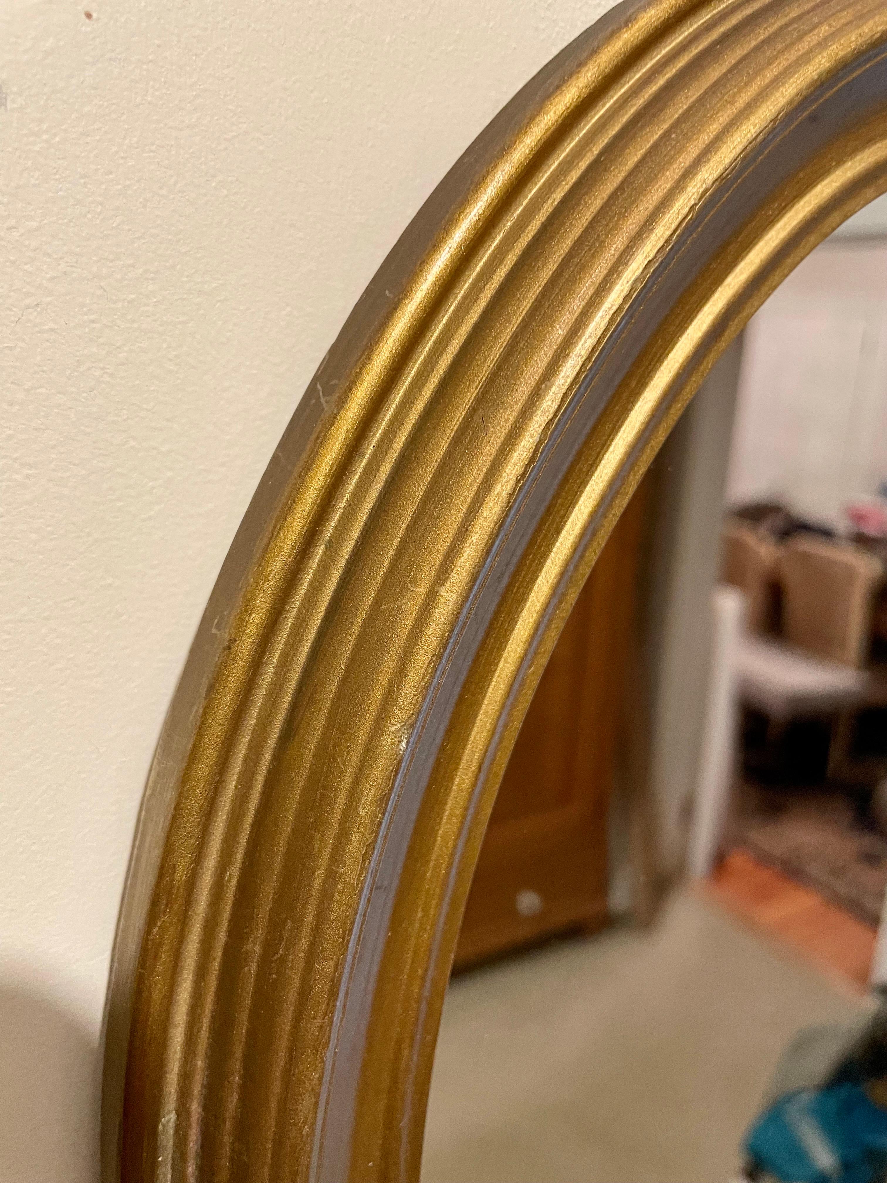 20th Century Pair of Vintage Gilt Oval Italian Mirrors For Sale