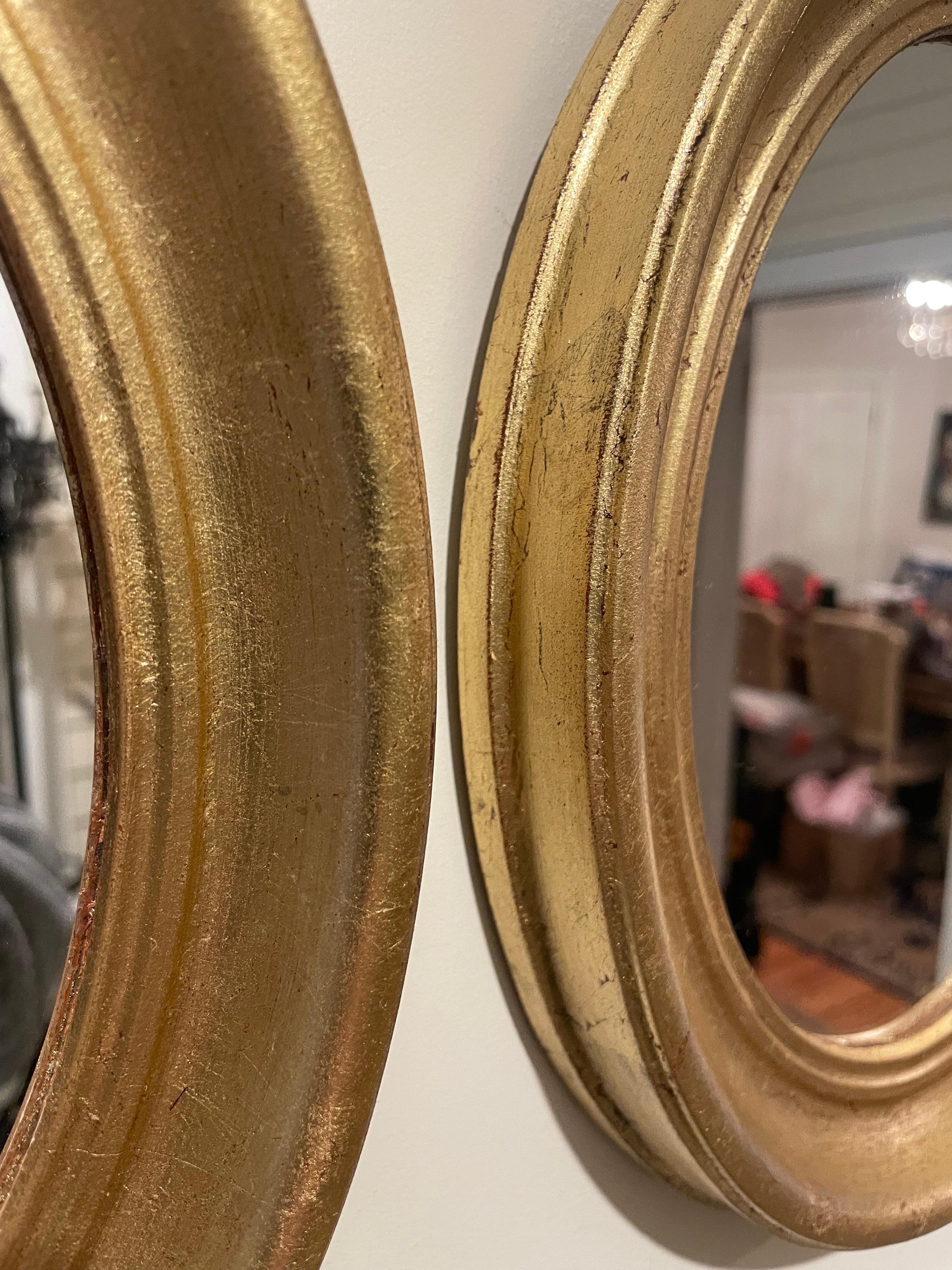 Paire de miroirs italiens ovales dorés vintage Bon état - En vente à New York, NY