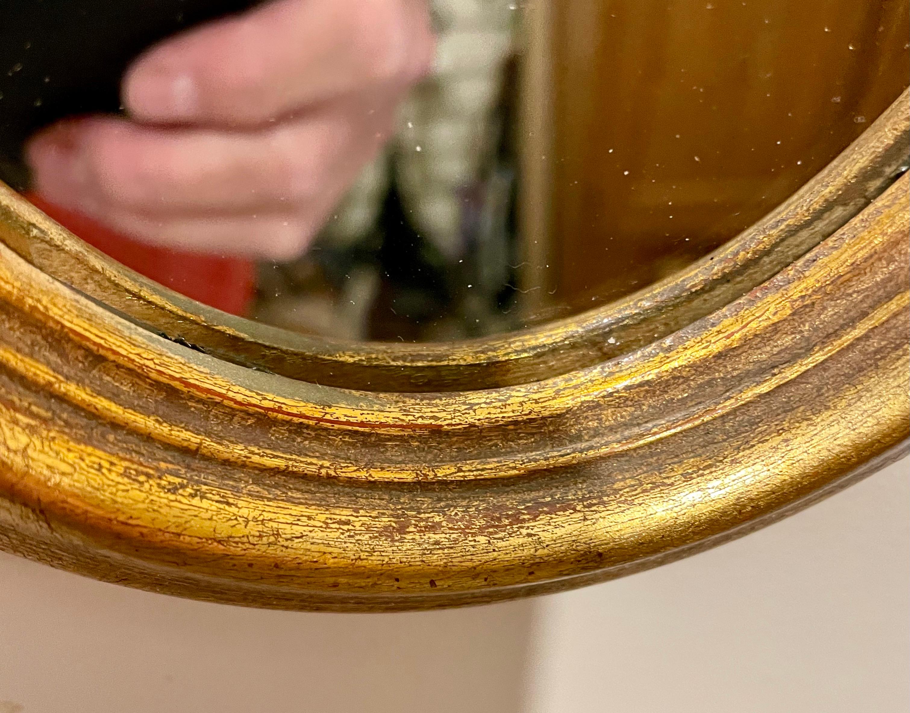 20ième siècle Paire de miroirs italiens ovales dorés vintage en vente