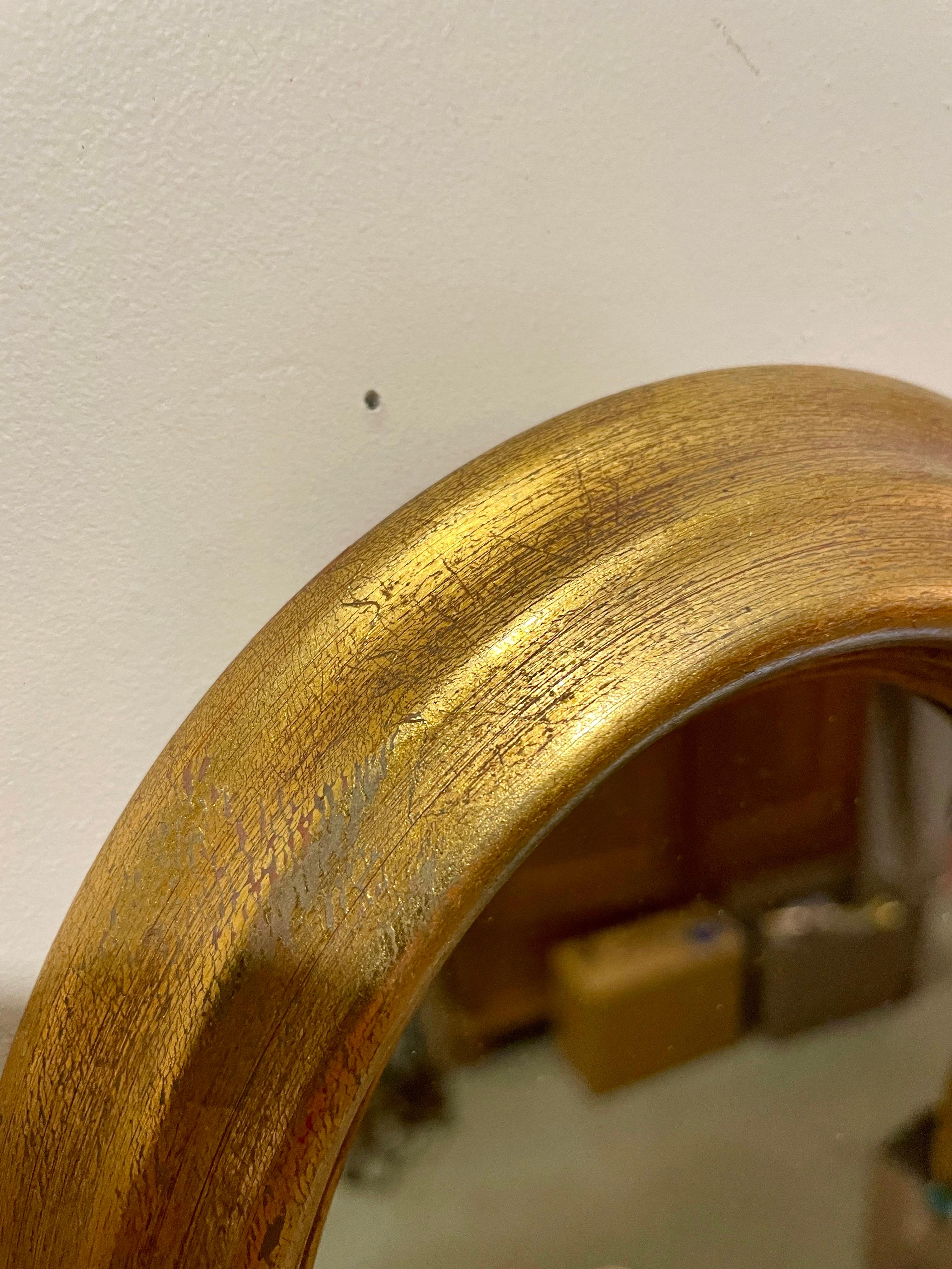 Paire de miroirs italiens ovales dorés vintage en vente 1
