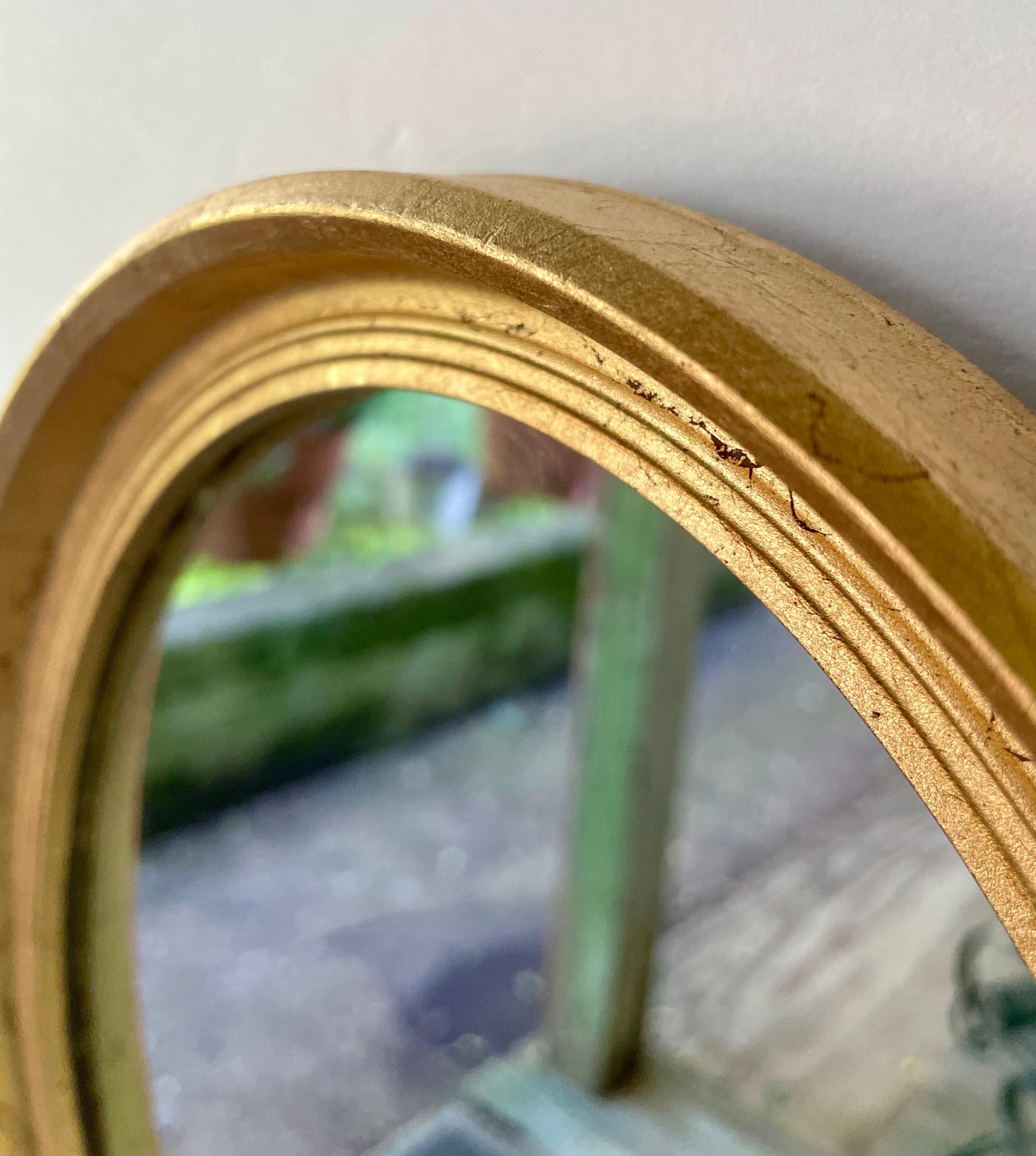 Legno Coppia di specchi ovali dorati d'epoca italiani in vendita
