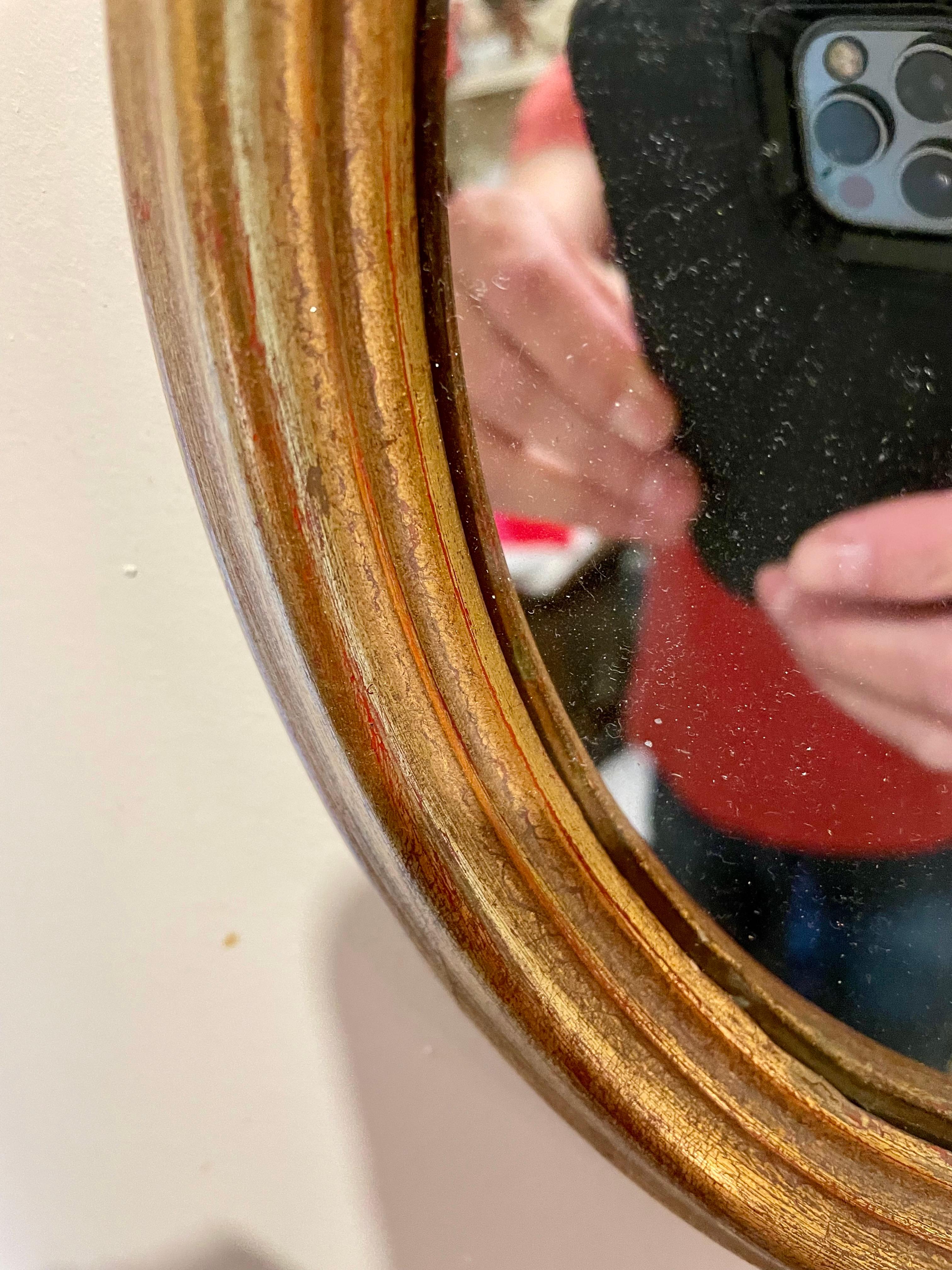 Paire de miroirs italiens ovales dorés vintage en vente 2