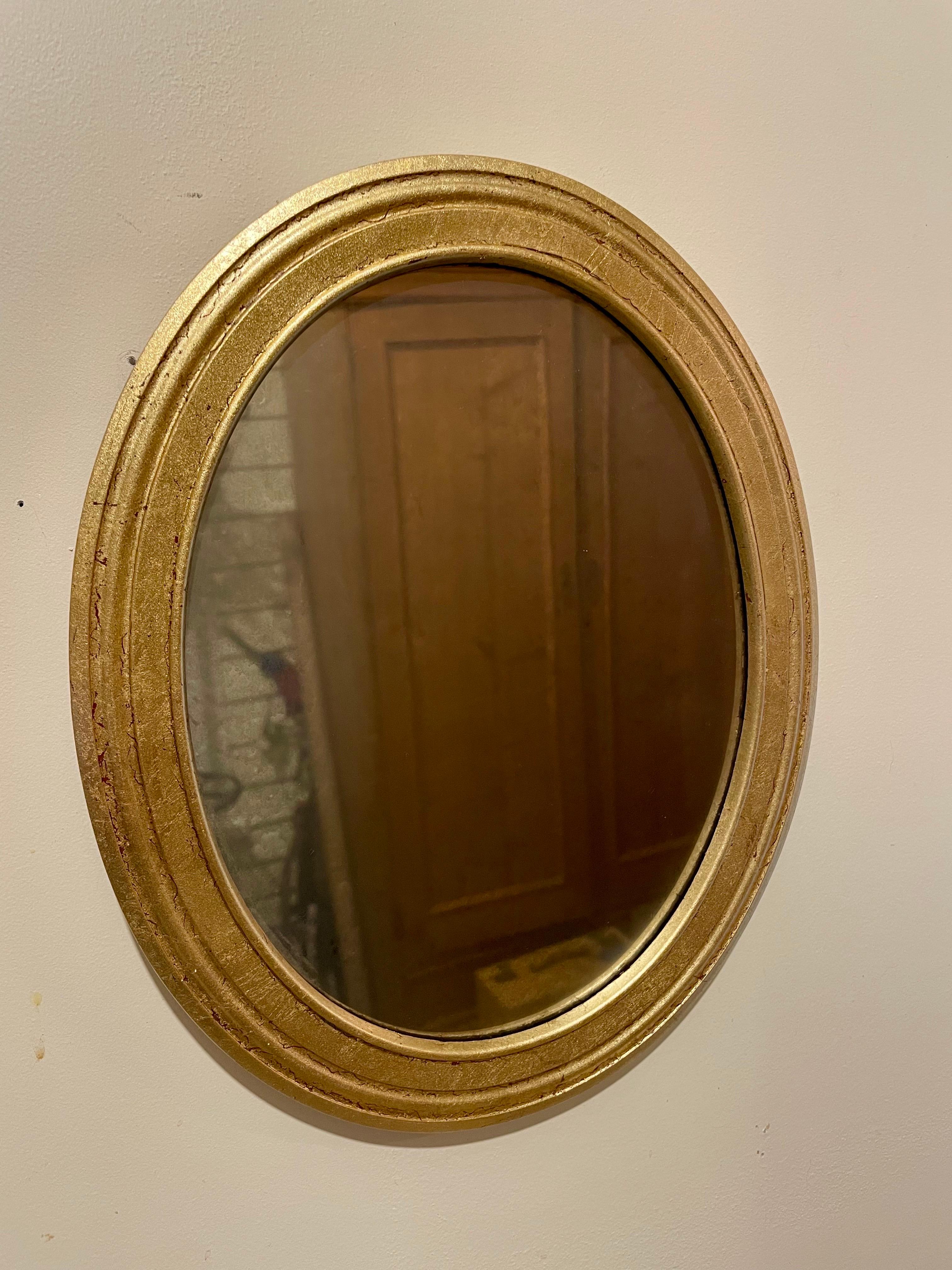 Paar vergoldete ovale Vintage-Spiegel (Holz) im Angebot