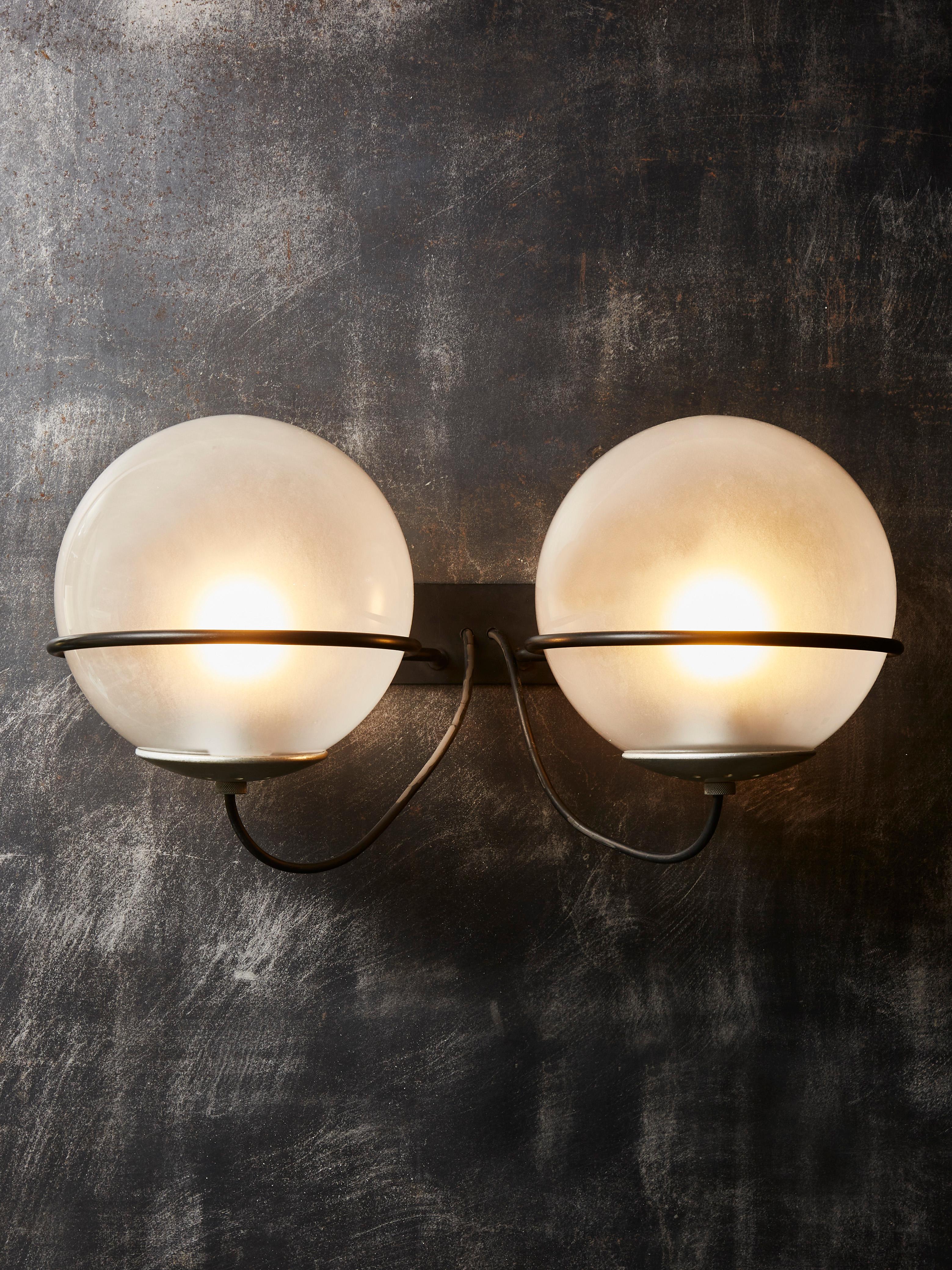 Mid-Century Modern Pair of Vintage Gino Sarfatti 237/2 Wall Sconces For Sale