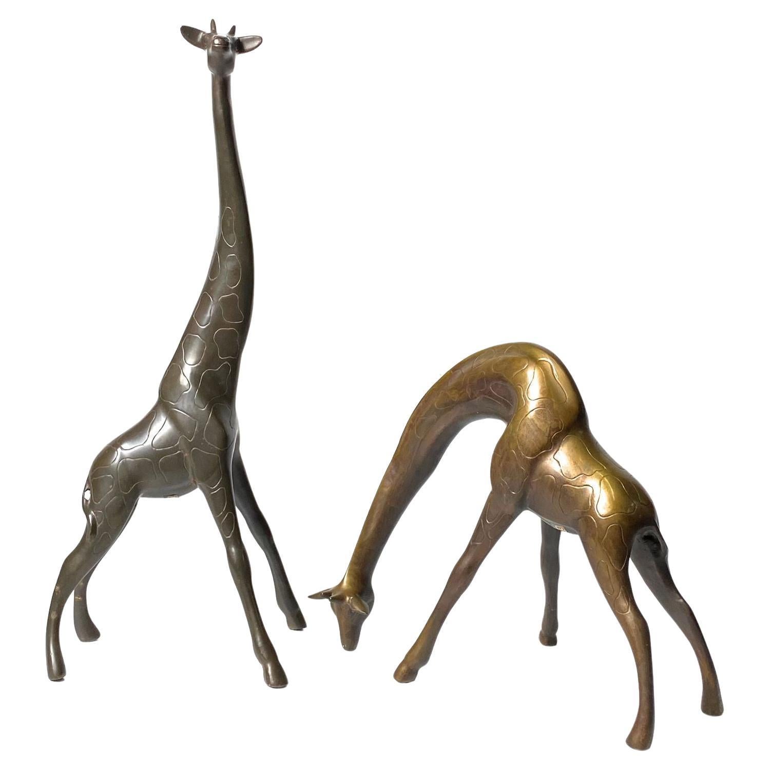 Paire de sculptures vintage de girafes en bronze et laiton, circa 1970 en vente