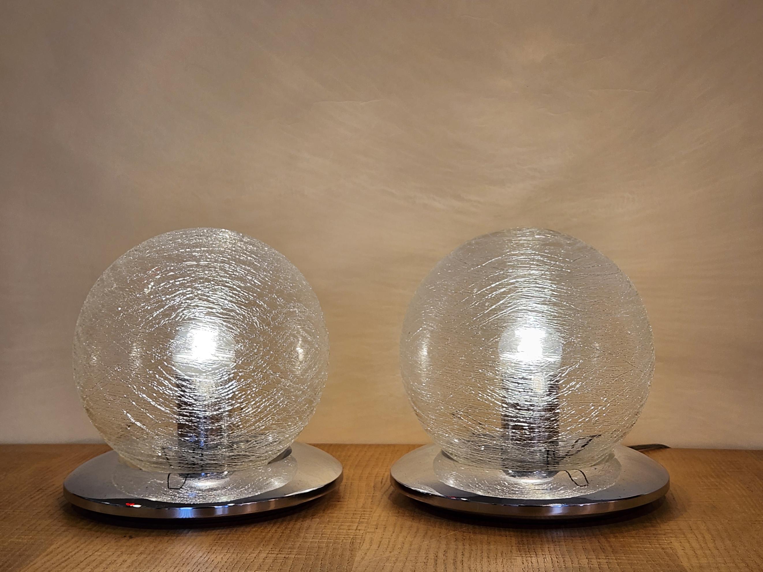 Mazzega Murano - Pair Of Vintage Glass Sphere Lamps, 1970s In Excellent Condition For Sale In Stratford, CT