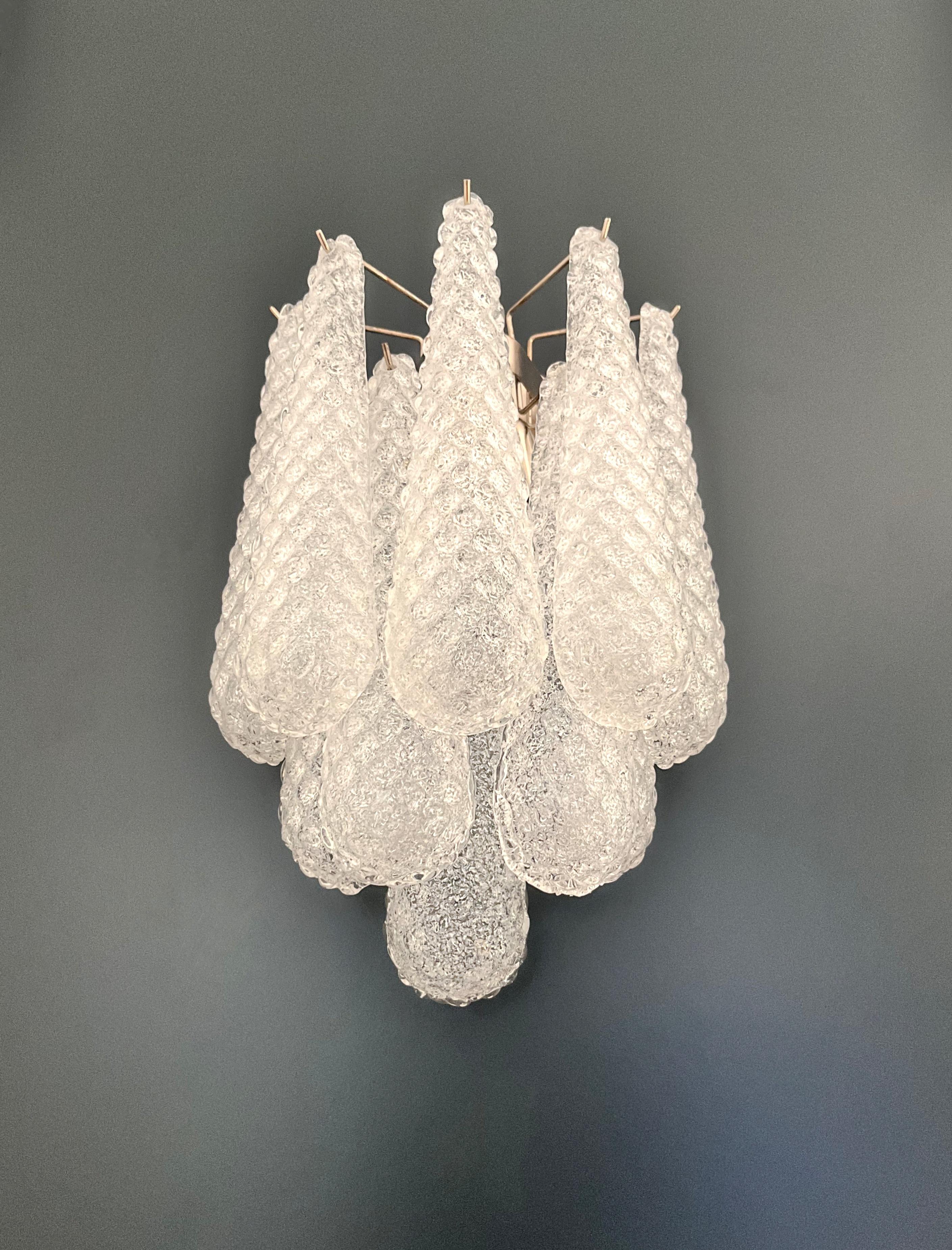 Pair of vintage glass petals drop wall sconces In Good Condition For Sale In Gaiarine Frazione Francenigo (TV), IT