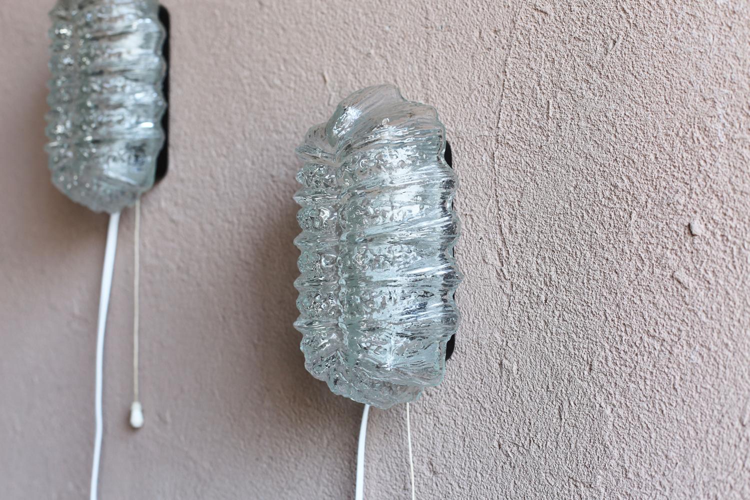 Fin du 20e siècle Paire de lampes murales en verre vintage en vente