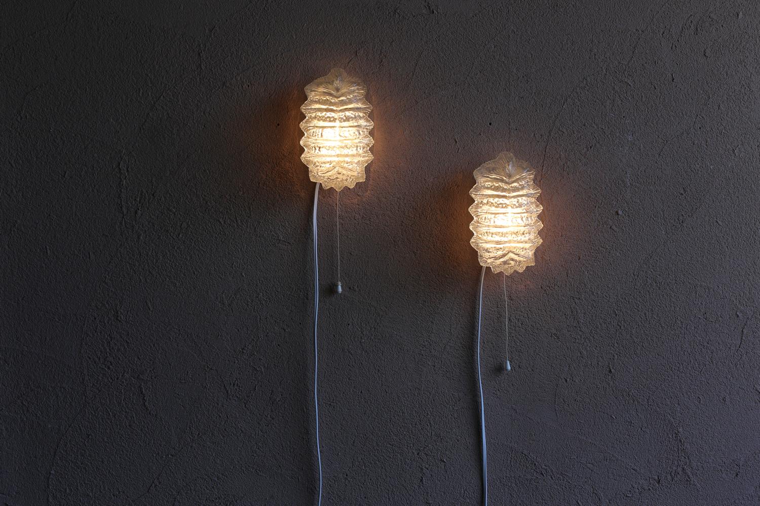 Verre Paire de lampes murales en verre vintage en vente