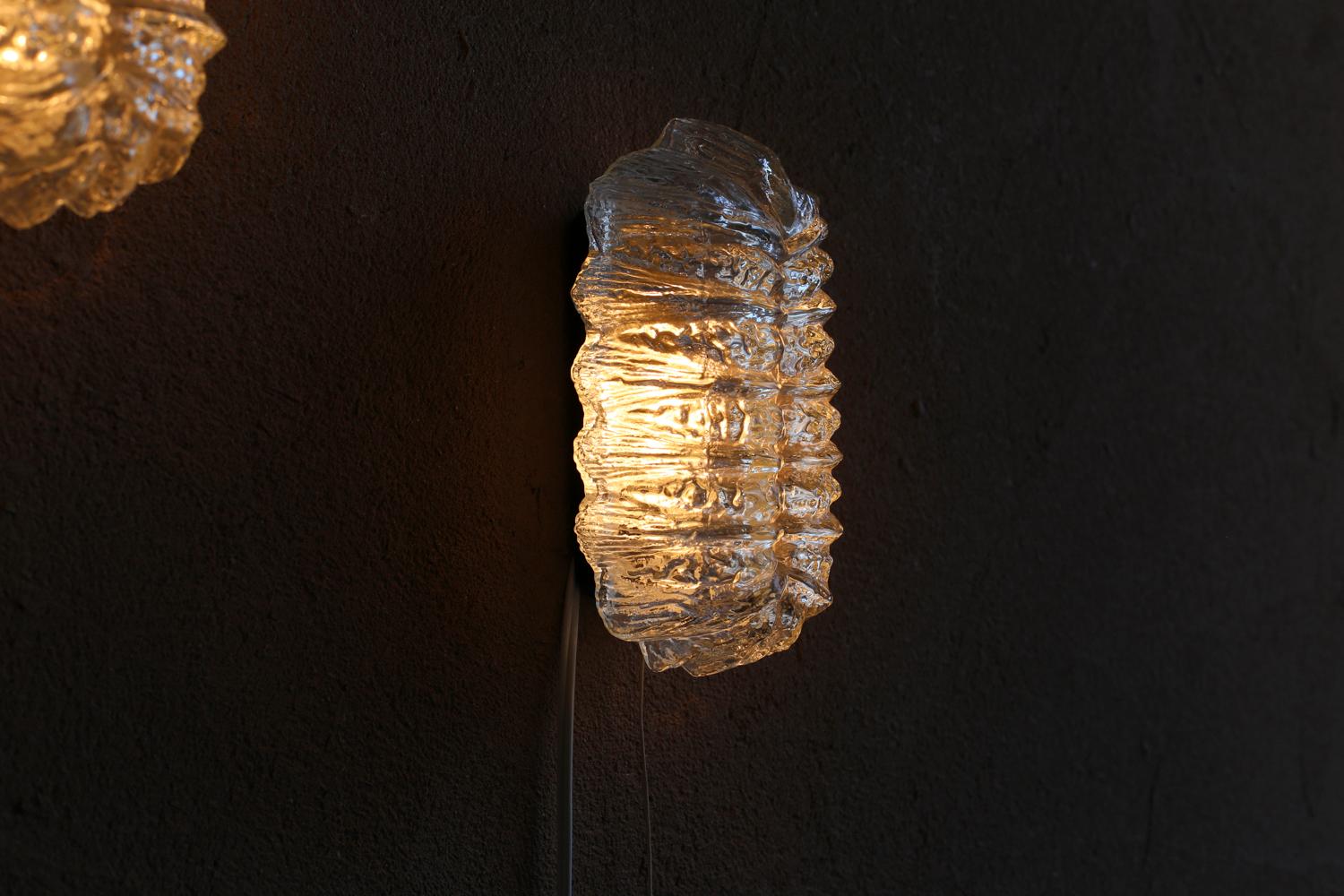 Paire de lampes murales en verre vintage en vente 1
