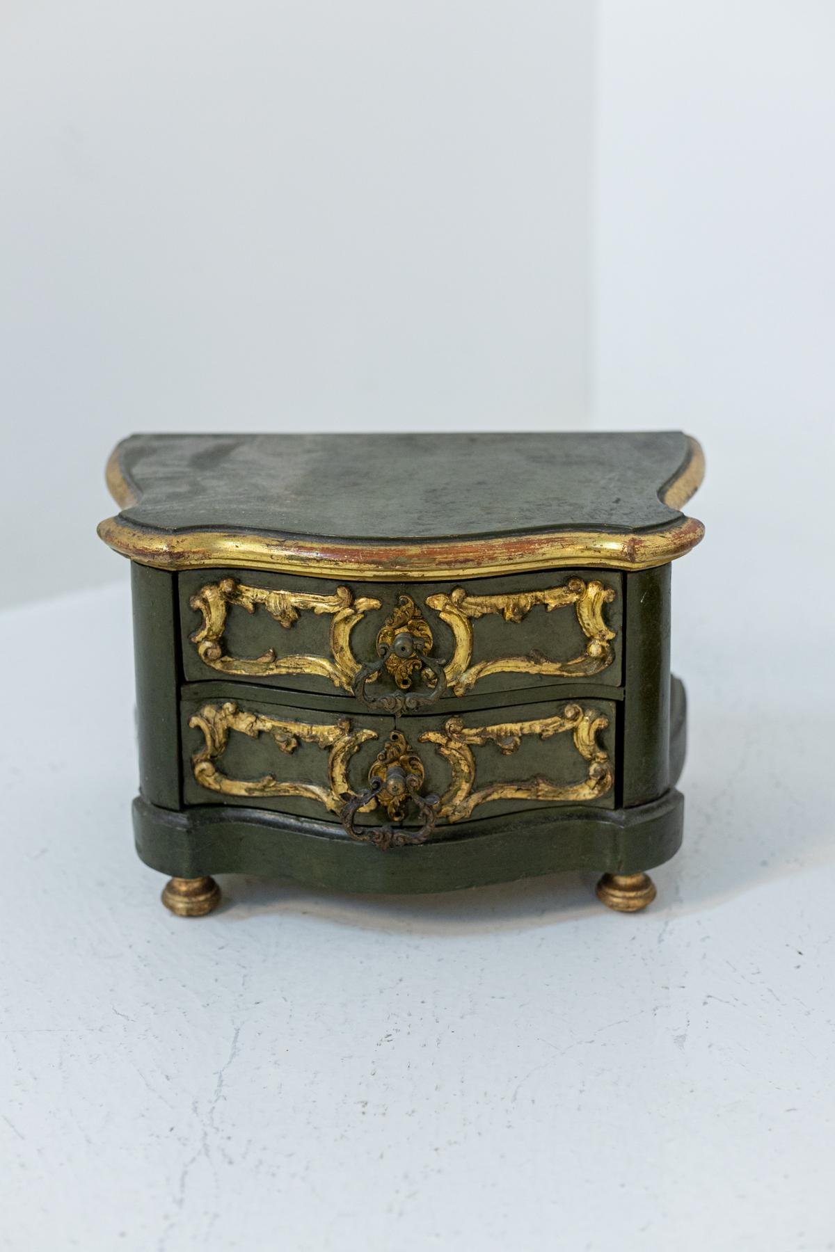 18th Century Pair of Vintage Gold Lacquered Wood Jewel Boxes For Sale