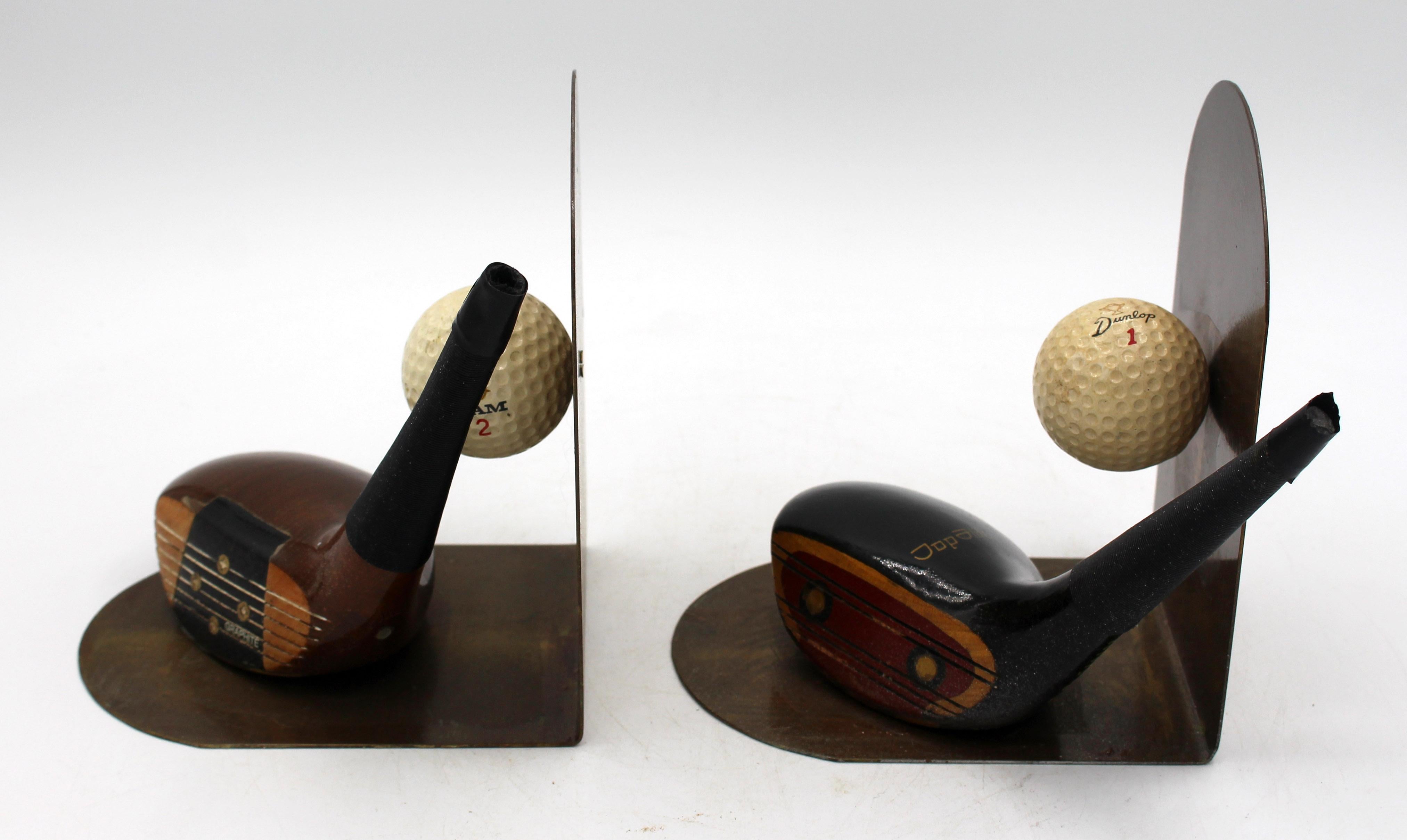 Coppia di fermalibri vintage a tema golfistico, americani. Palline da golf e teste di driver (una Top Flite di Spaulding) in supporti di ottone.
4