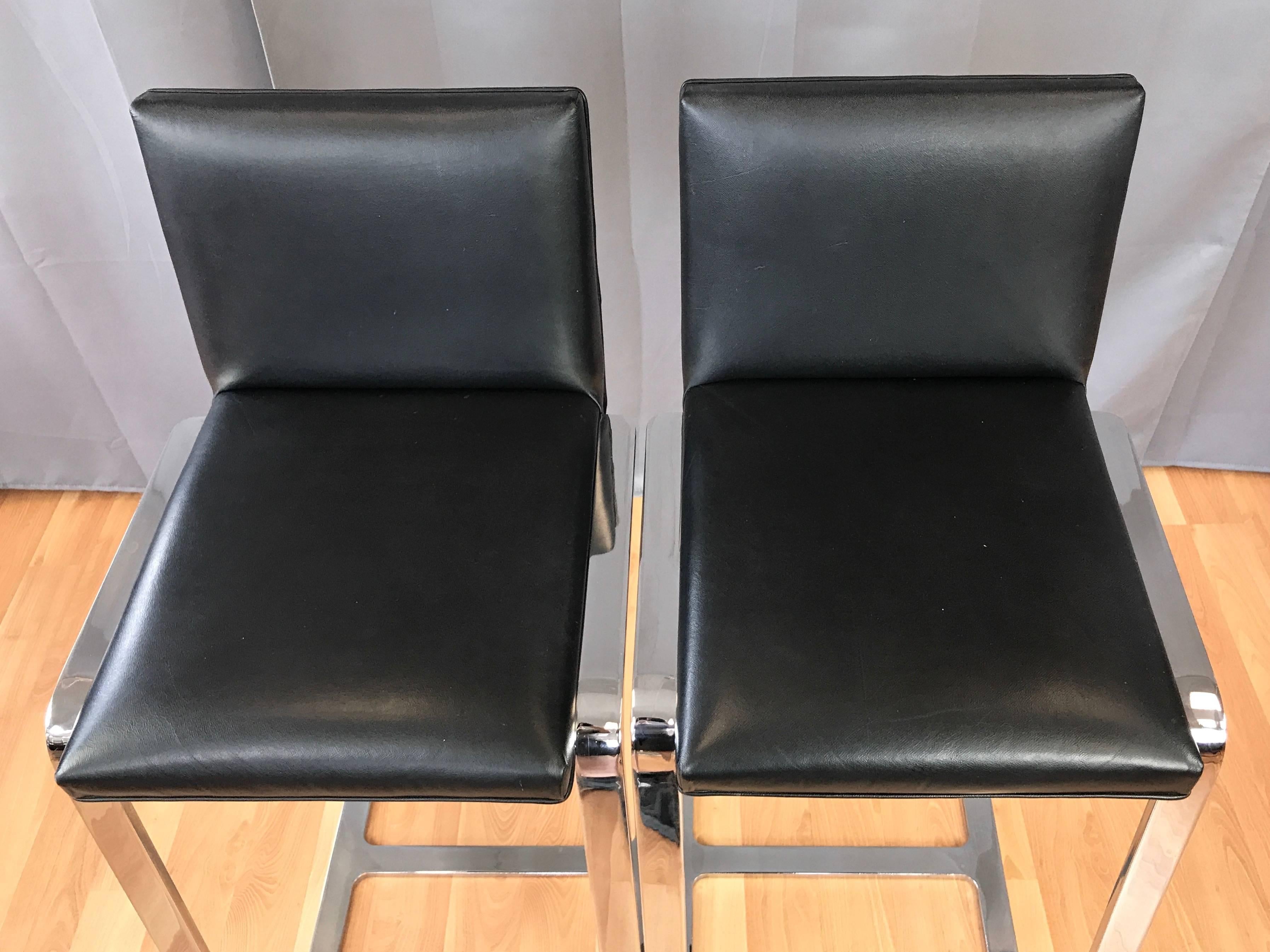 Paire de tabourets de bar vintage Gordon International 503 MV en chrome et cuir 4