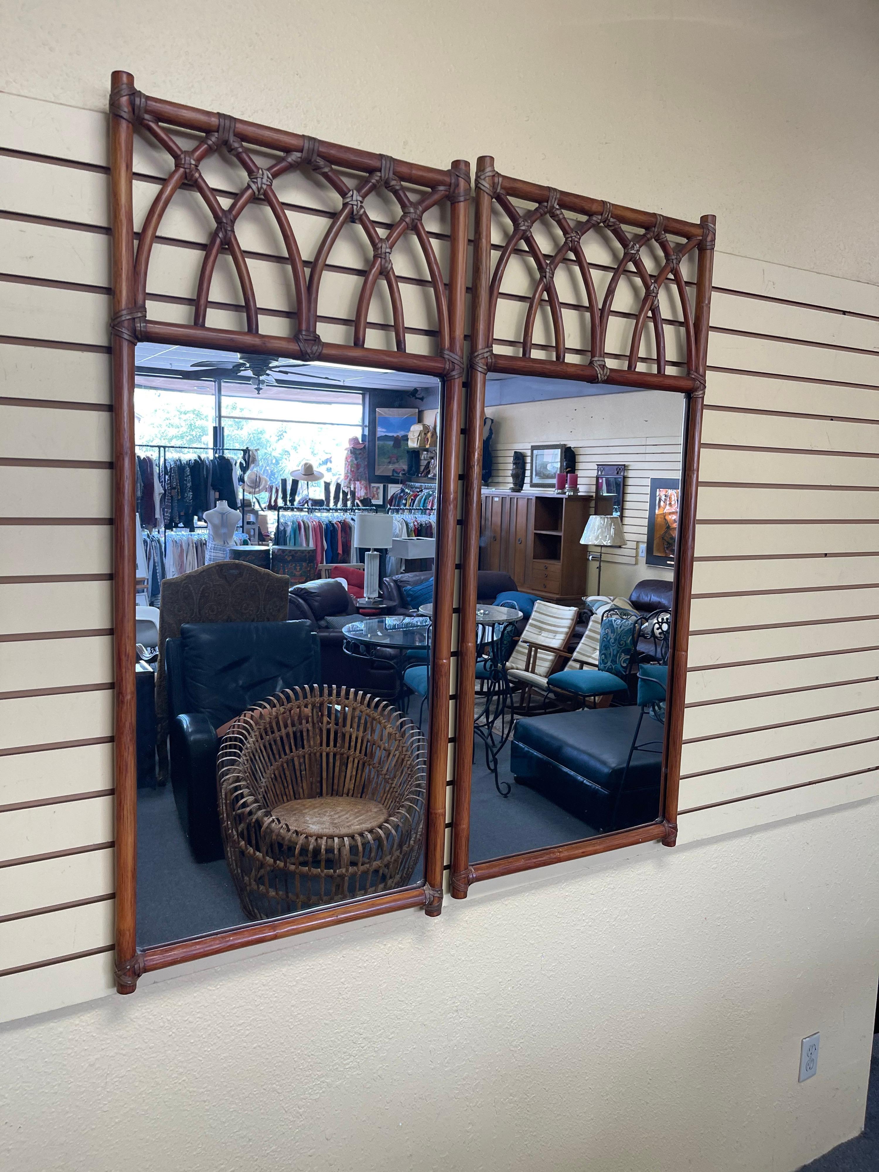 Paire de miroirs gothiques vintage en bambou en forme d'arc de cercle par McGuire en vente 1
