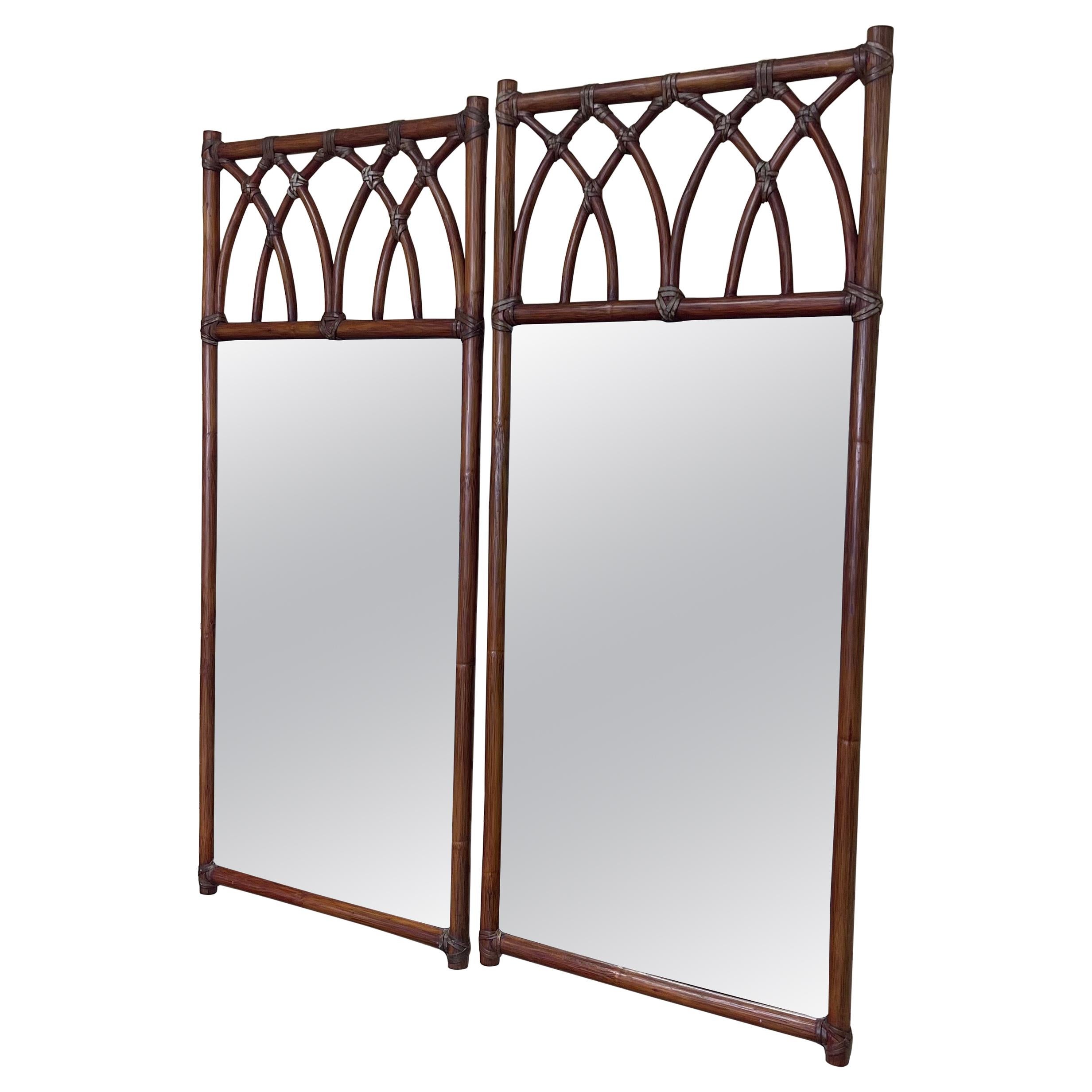 Paire de miroirs gothiques vintage en bambou en forme d'arc de cercle par McGuire