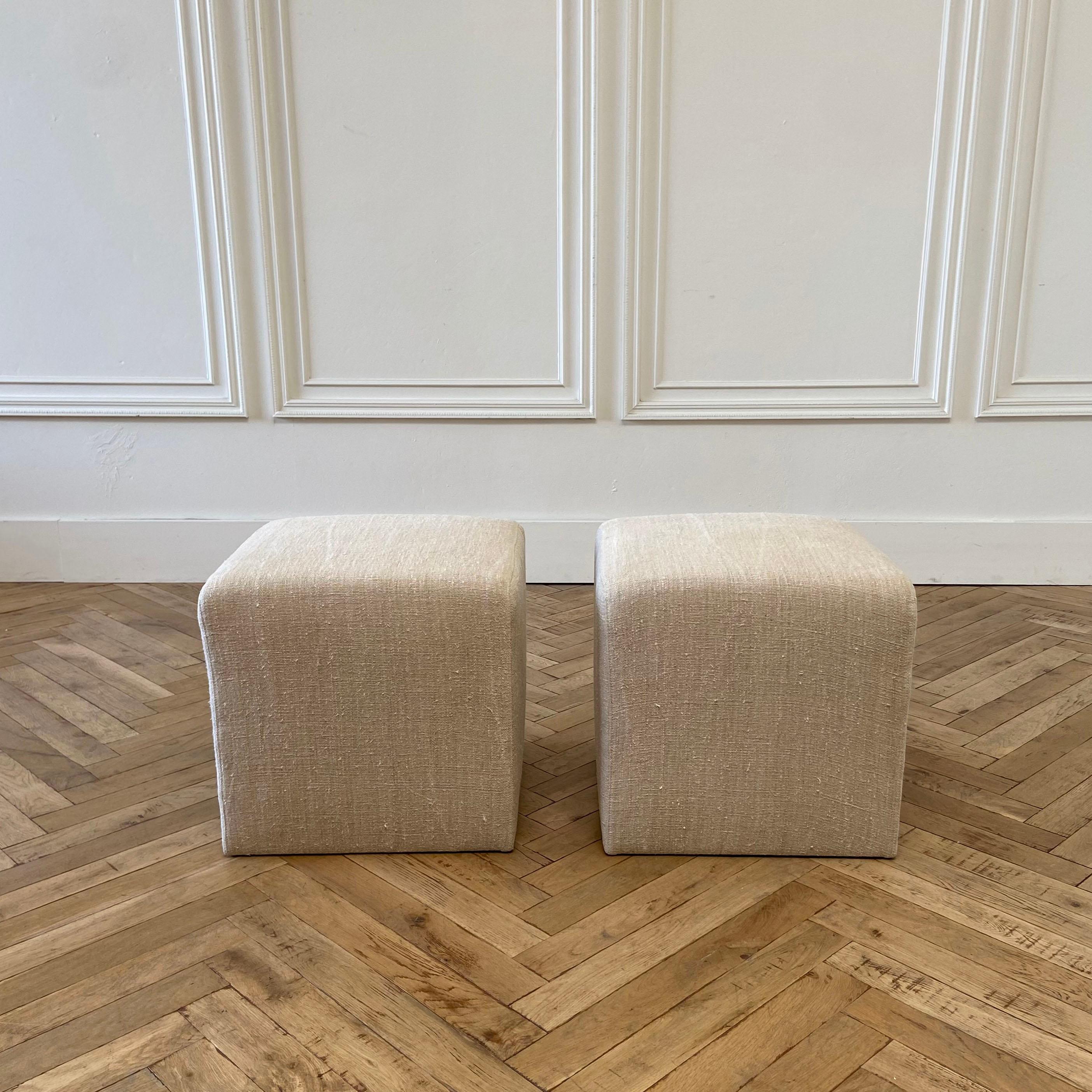 Pair of Vintage Grain Sack Upholstered Nubby Linen Cube Ottomans In Good Condition In Brea, CA