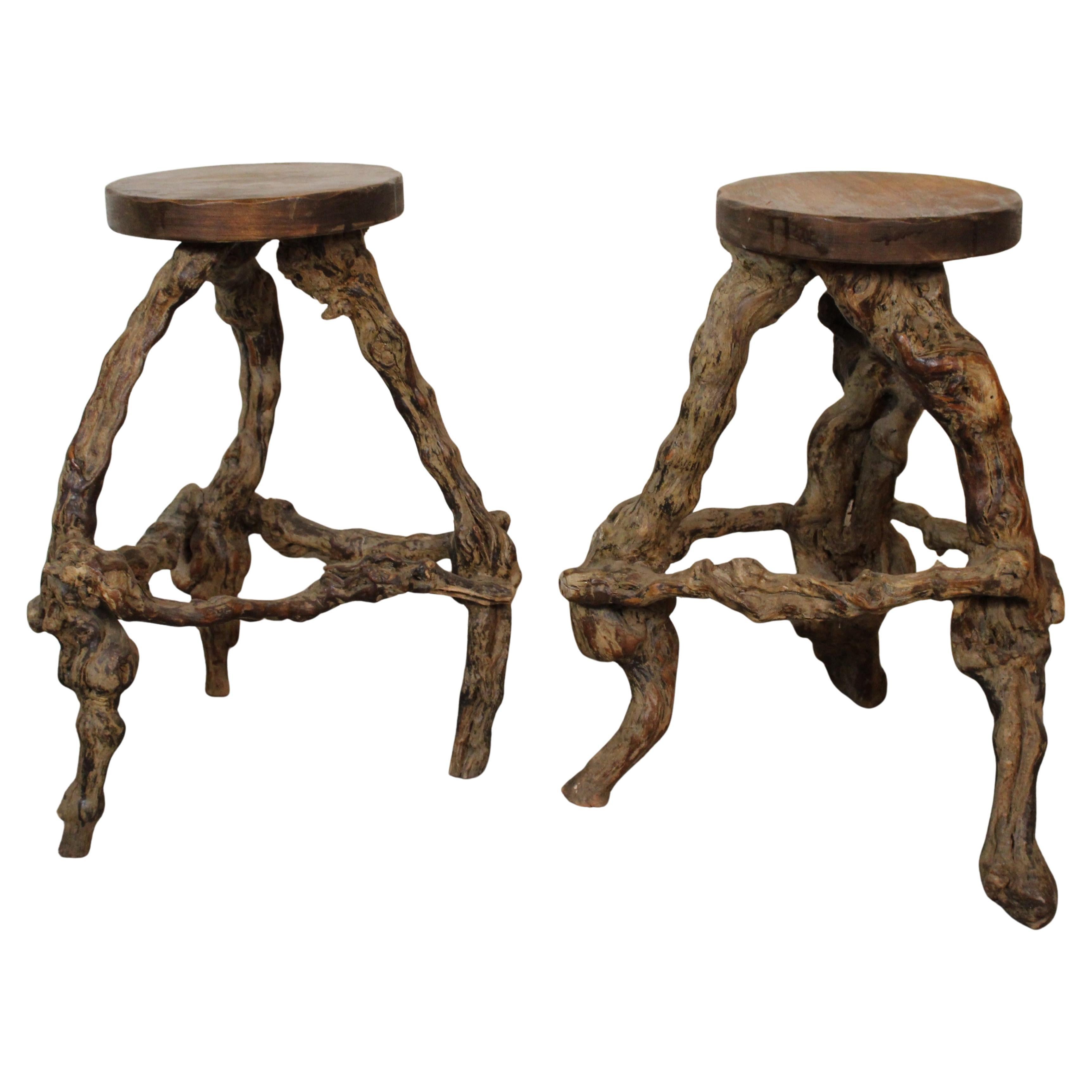 Pareja de taburetes vintage de raíz de parra en venta