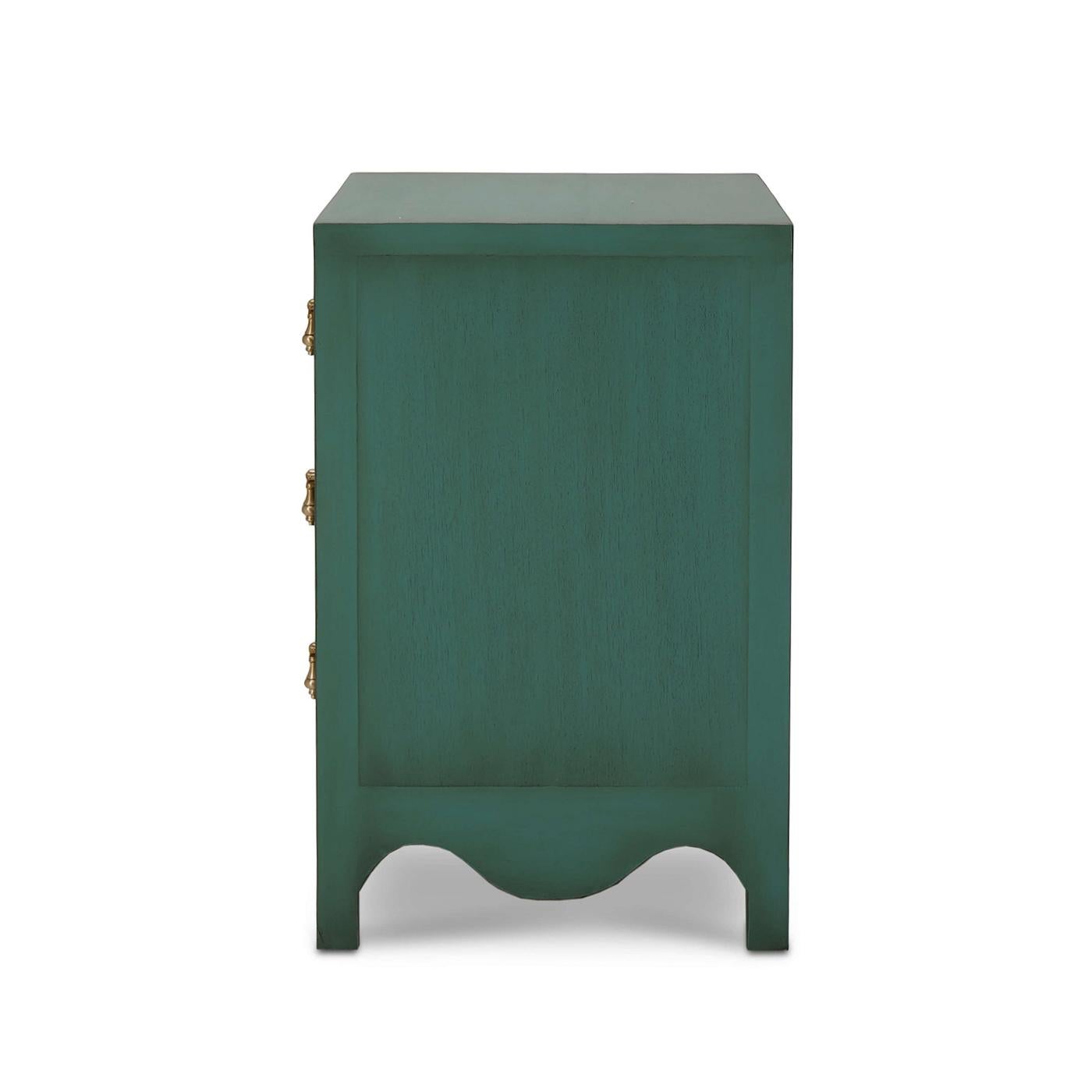Indonésien Paire de commodes de chevet vintage vertes en vente